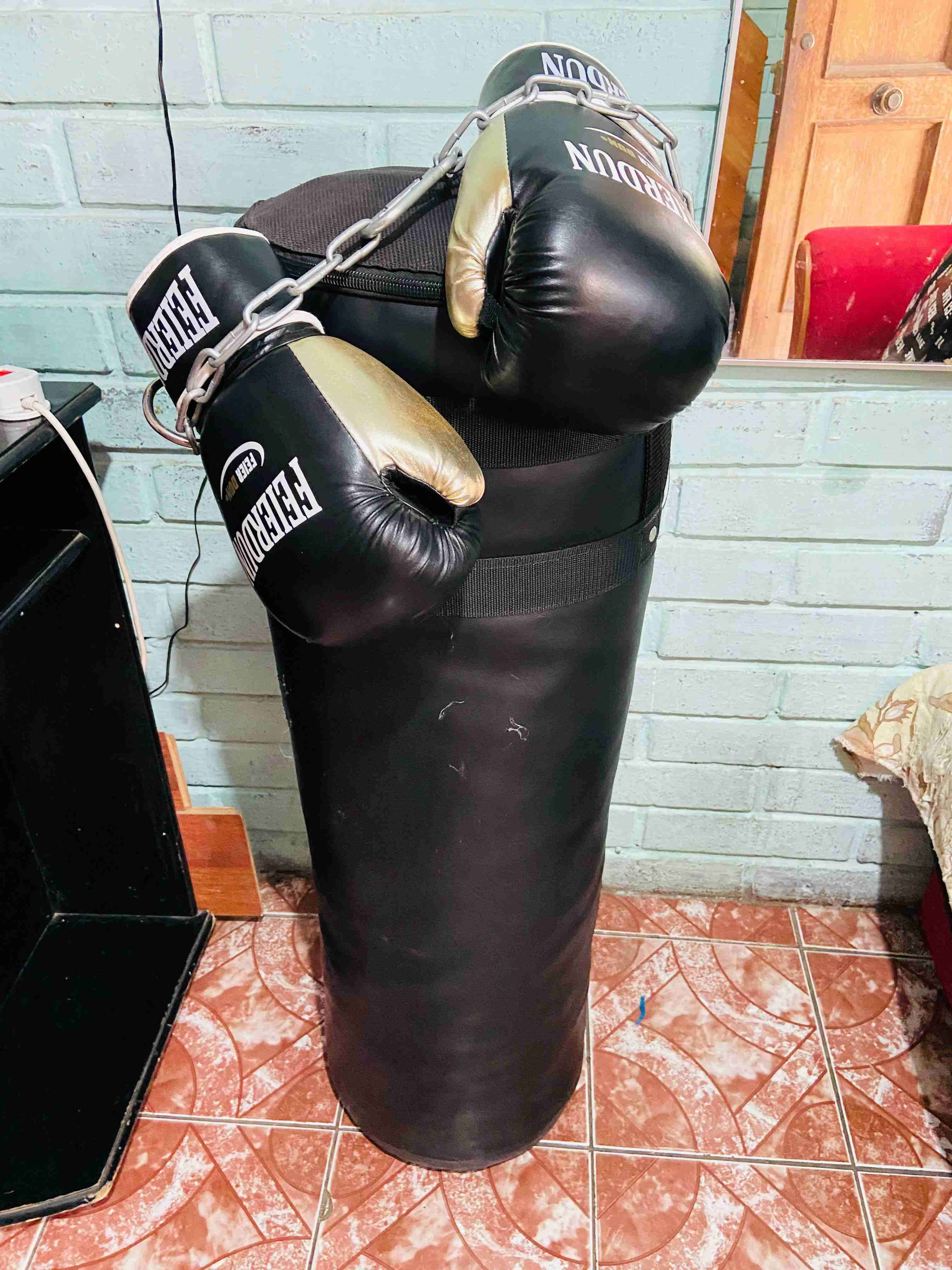 Saco de boxeo negro - miniatura 2