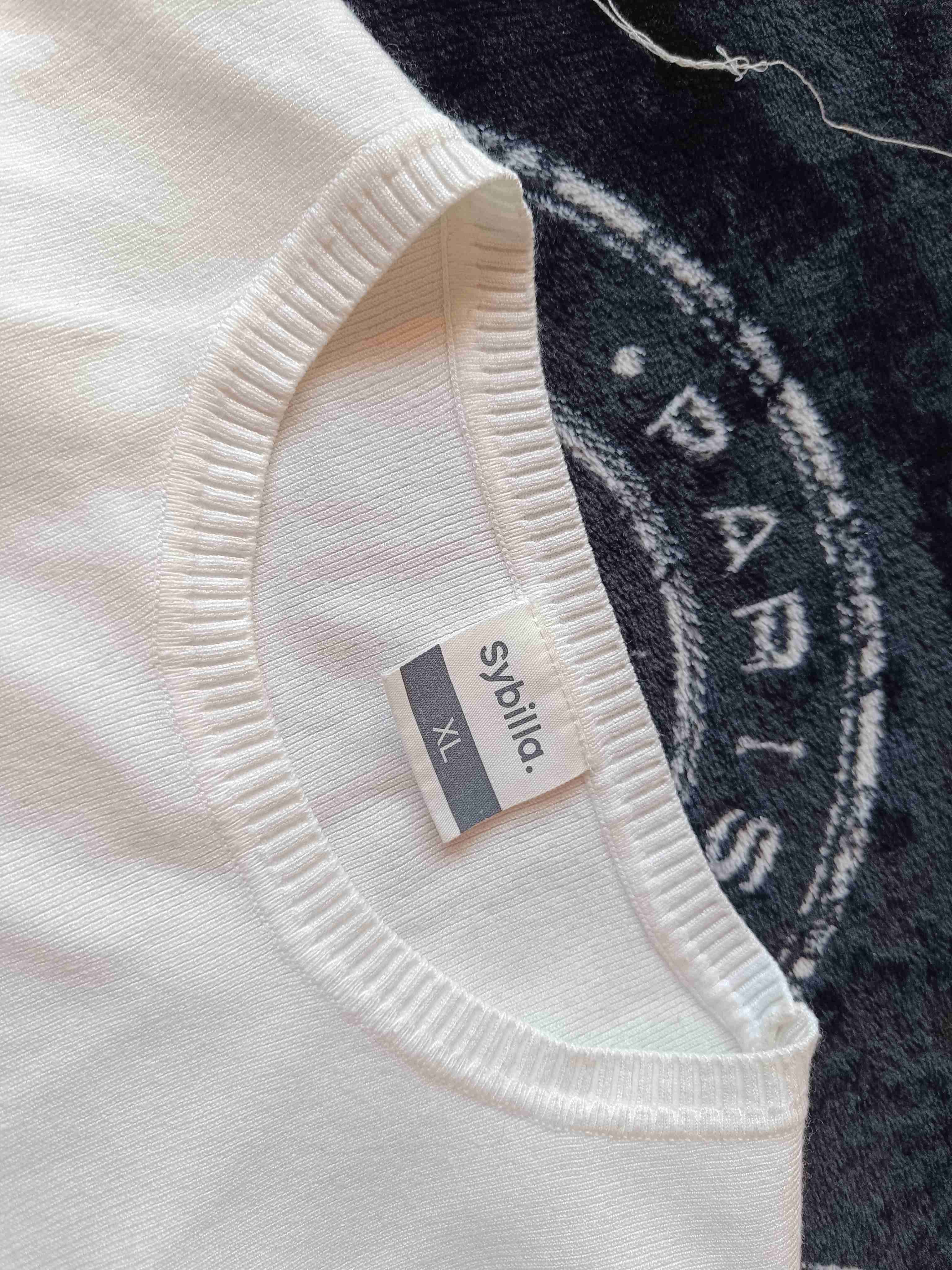 Poleras blancas - miniatura 3