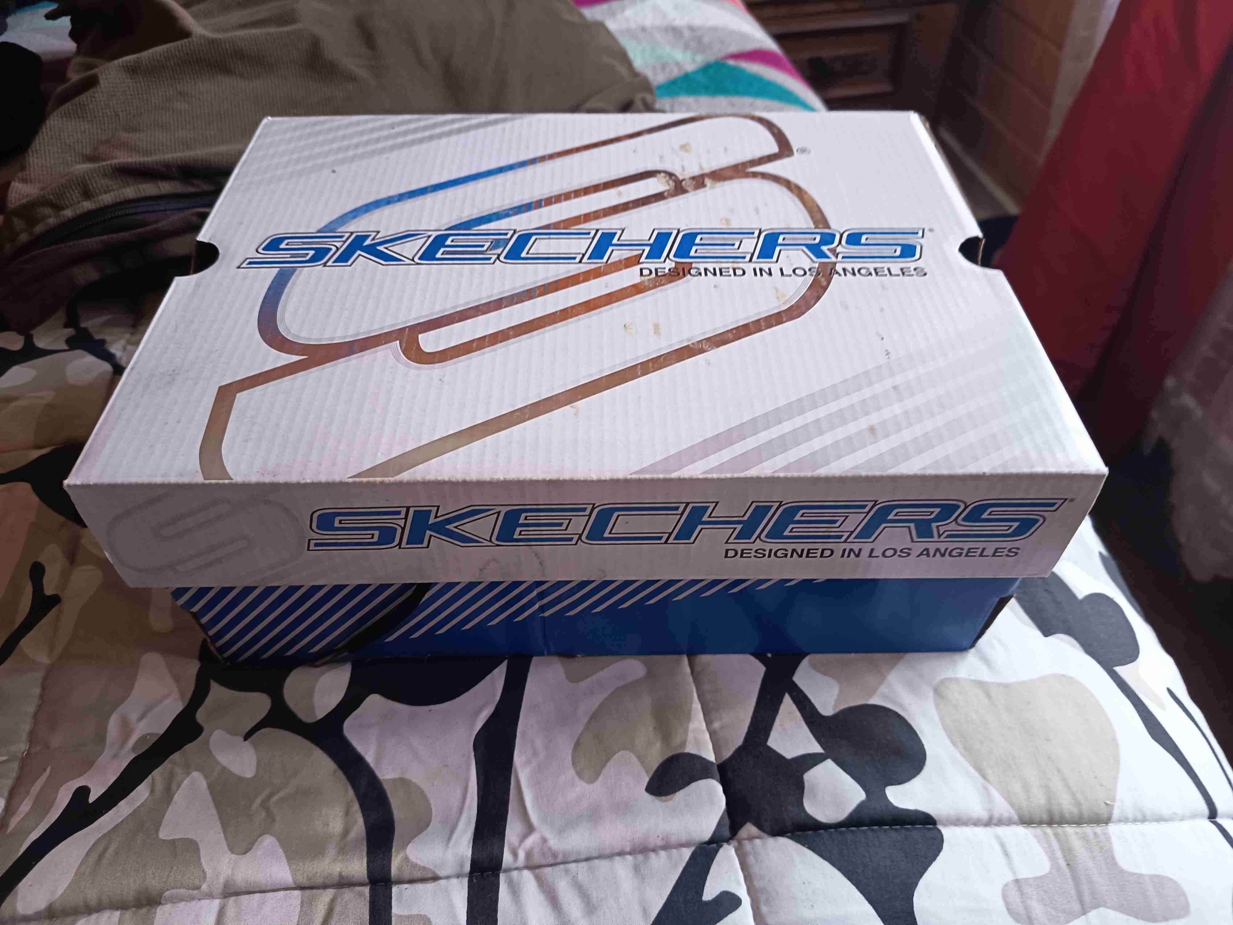 Zapatillas niño negras y  gris con detalles rojos - miniatura 5