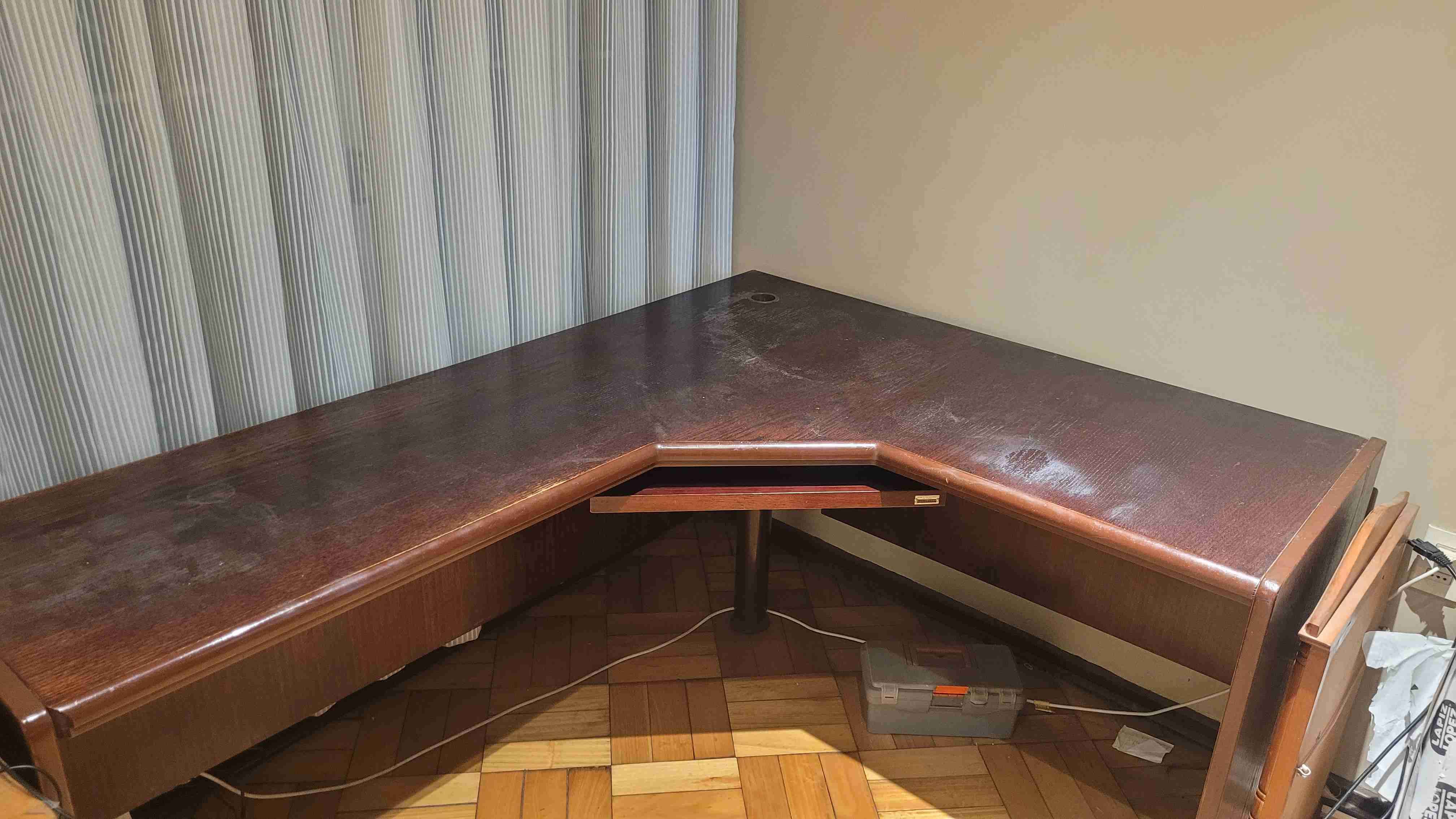 Escritorio en L de madera - miniatura 1