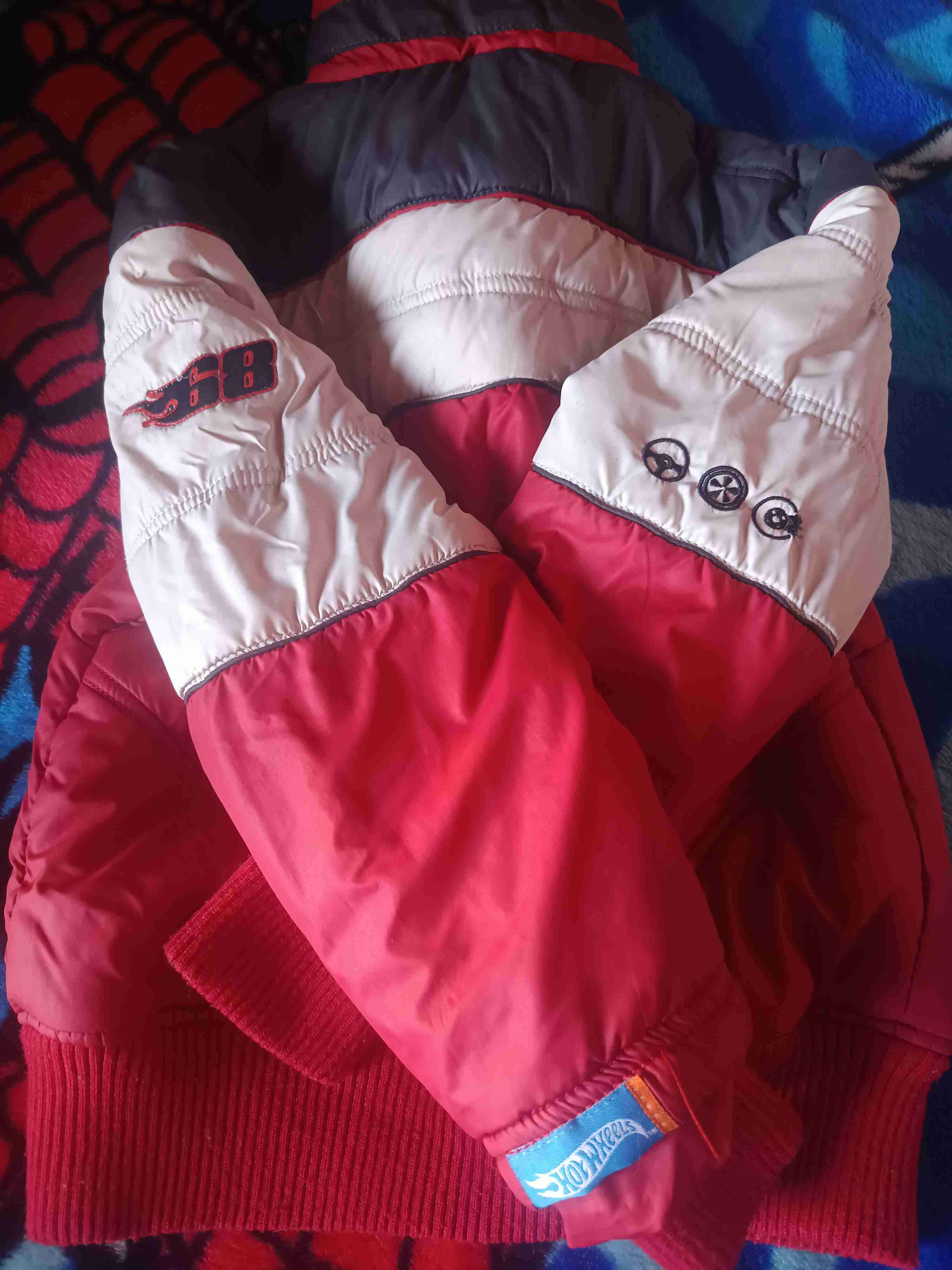 Chaqueta acolchada roja Hot Wheels - miniatura 6