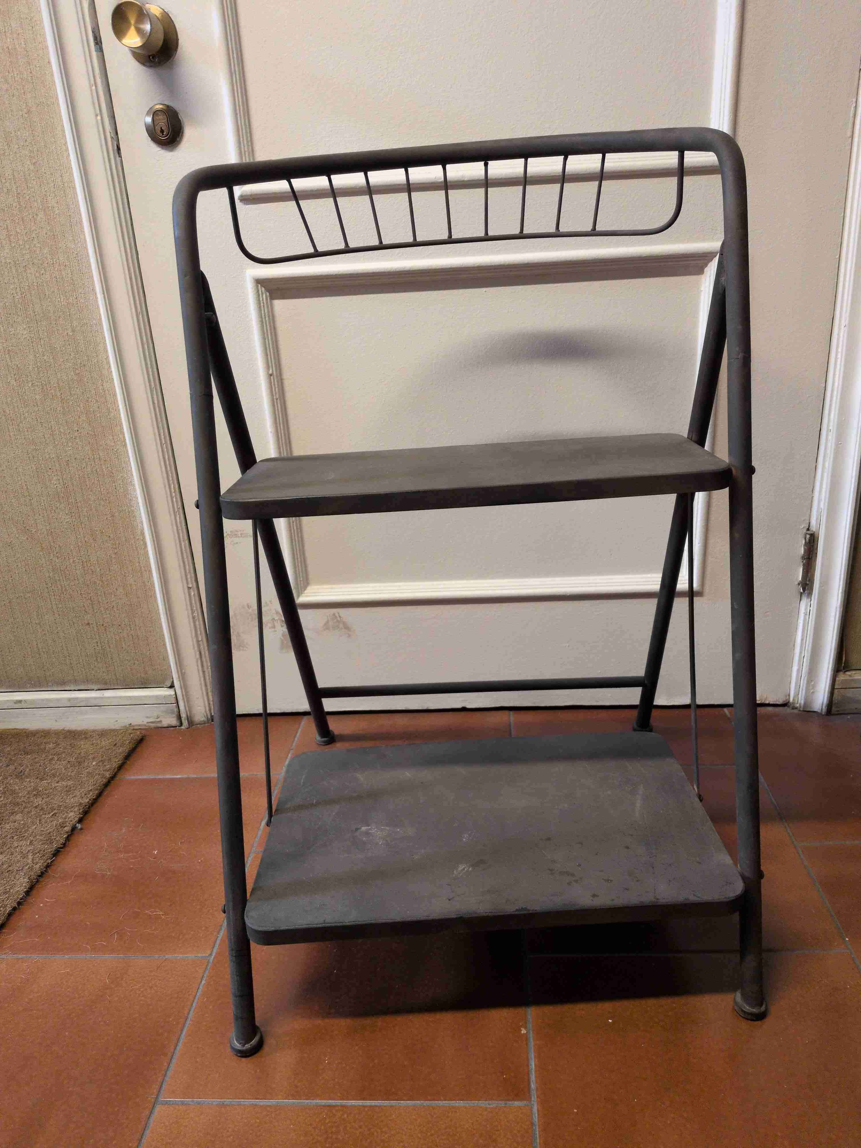 Estantería de metal negra