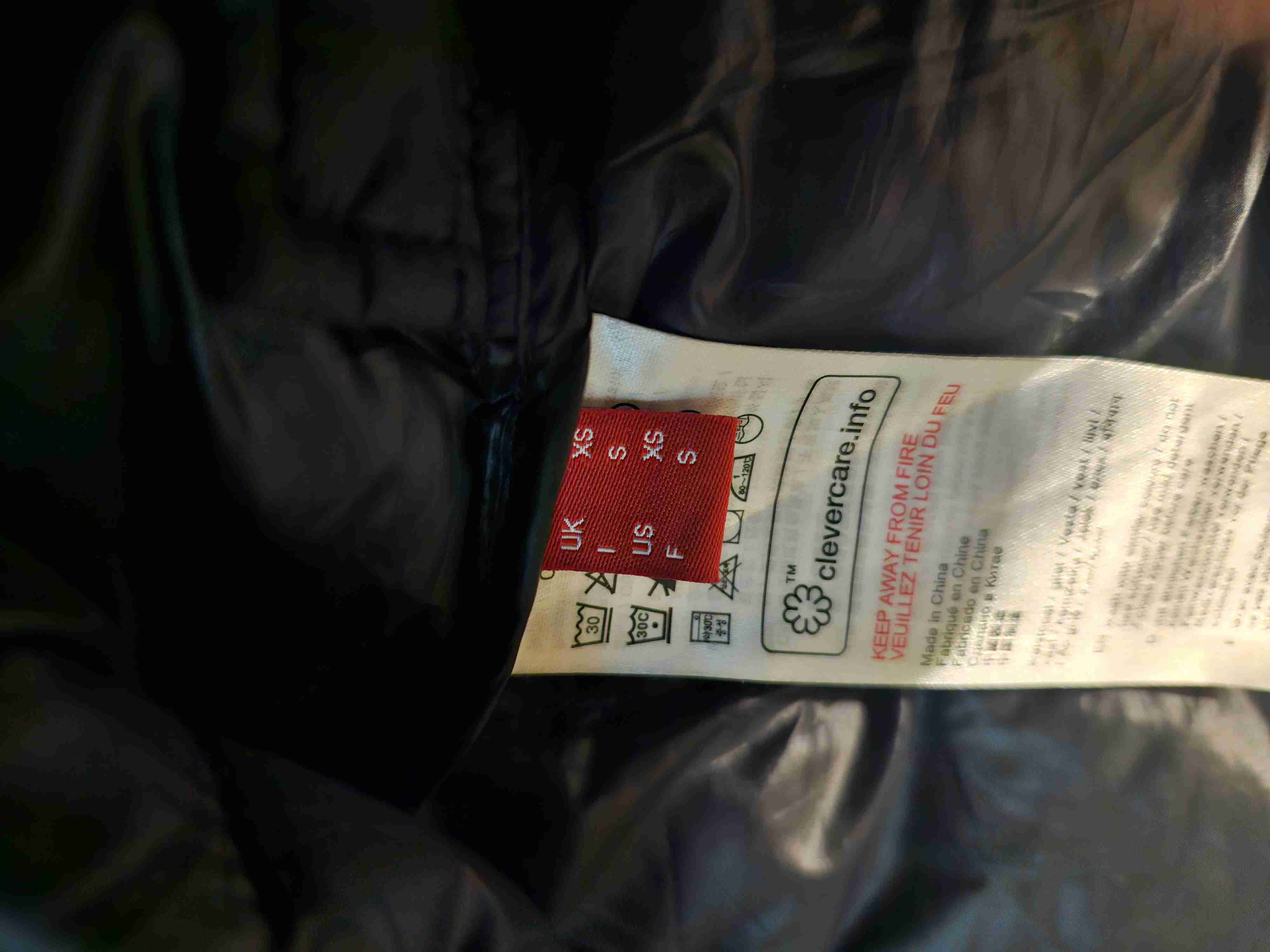 Chaqueta acolchada negro con capucha - miniatura 5