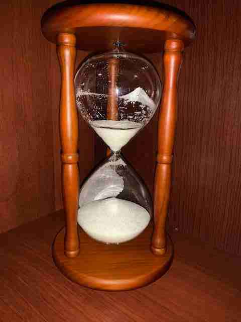 Reloj de arena decorativo de madera