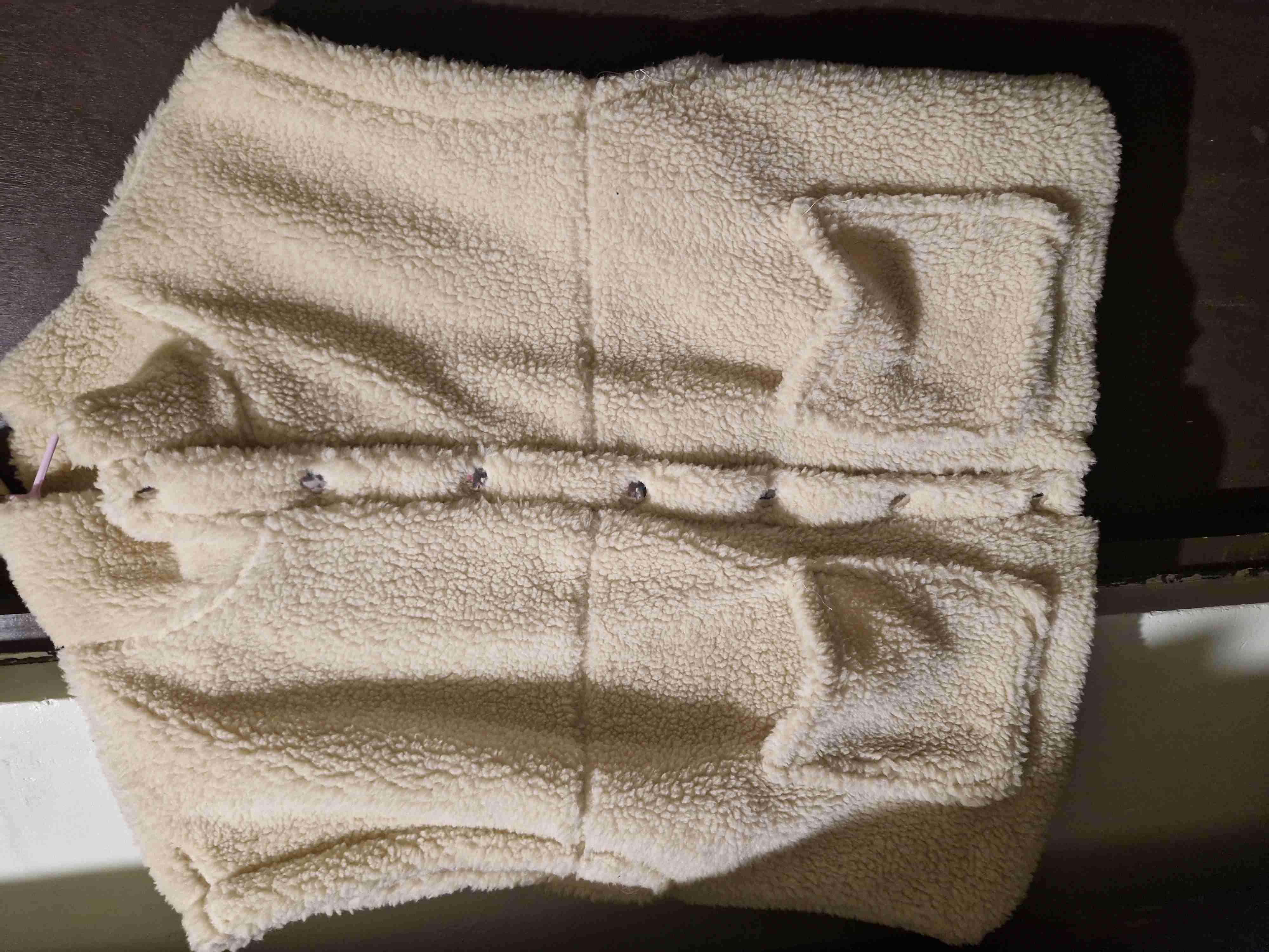 Chaleco sin mangas beige. - miniatura 2