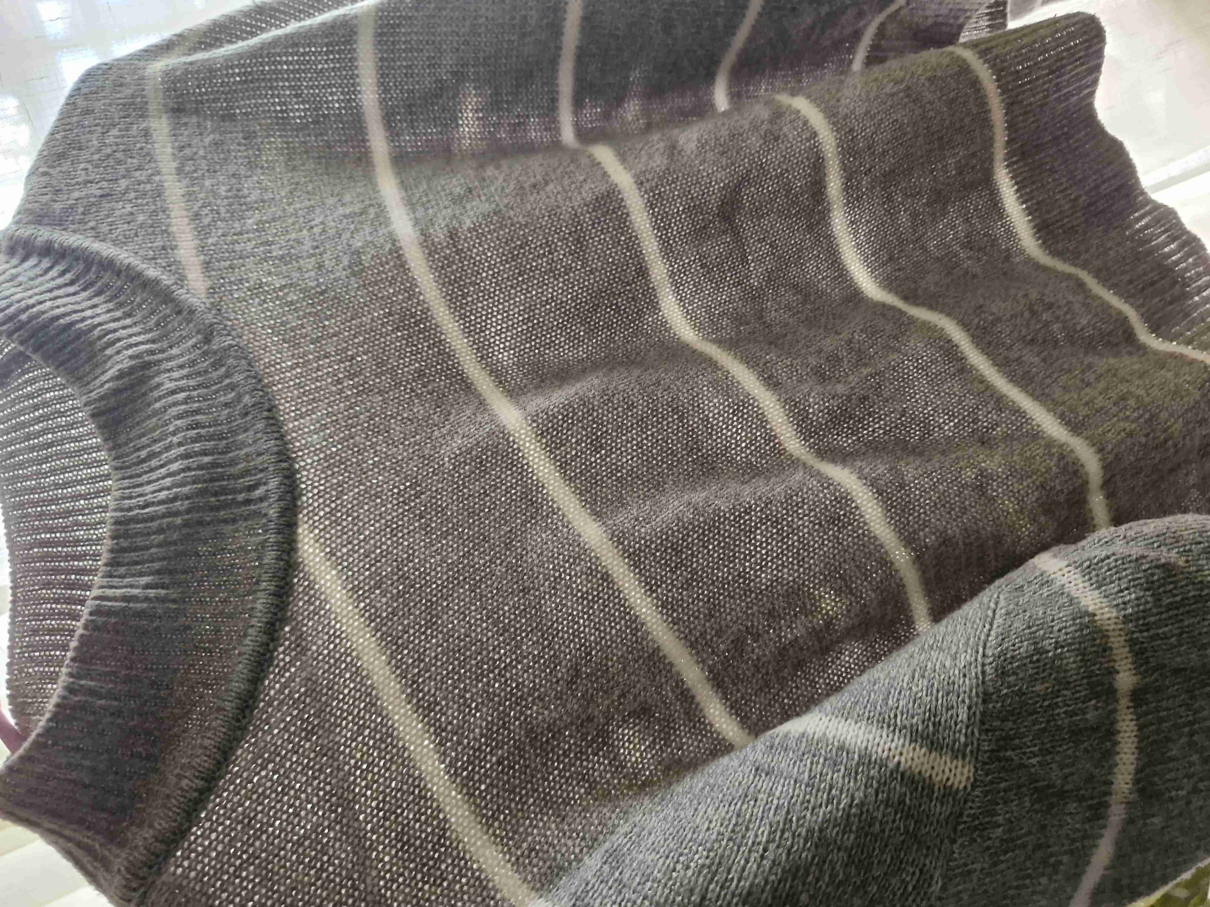 Suéter gris a rayas - miniatura 1