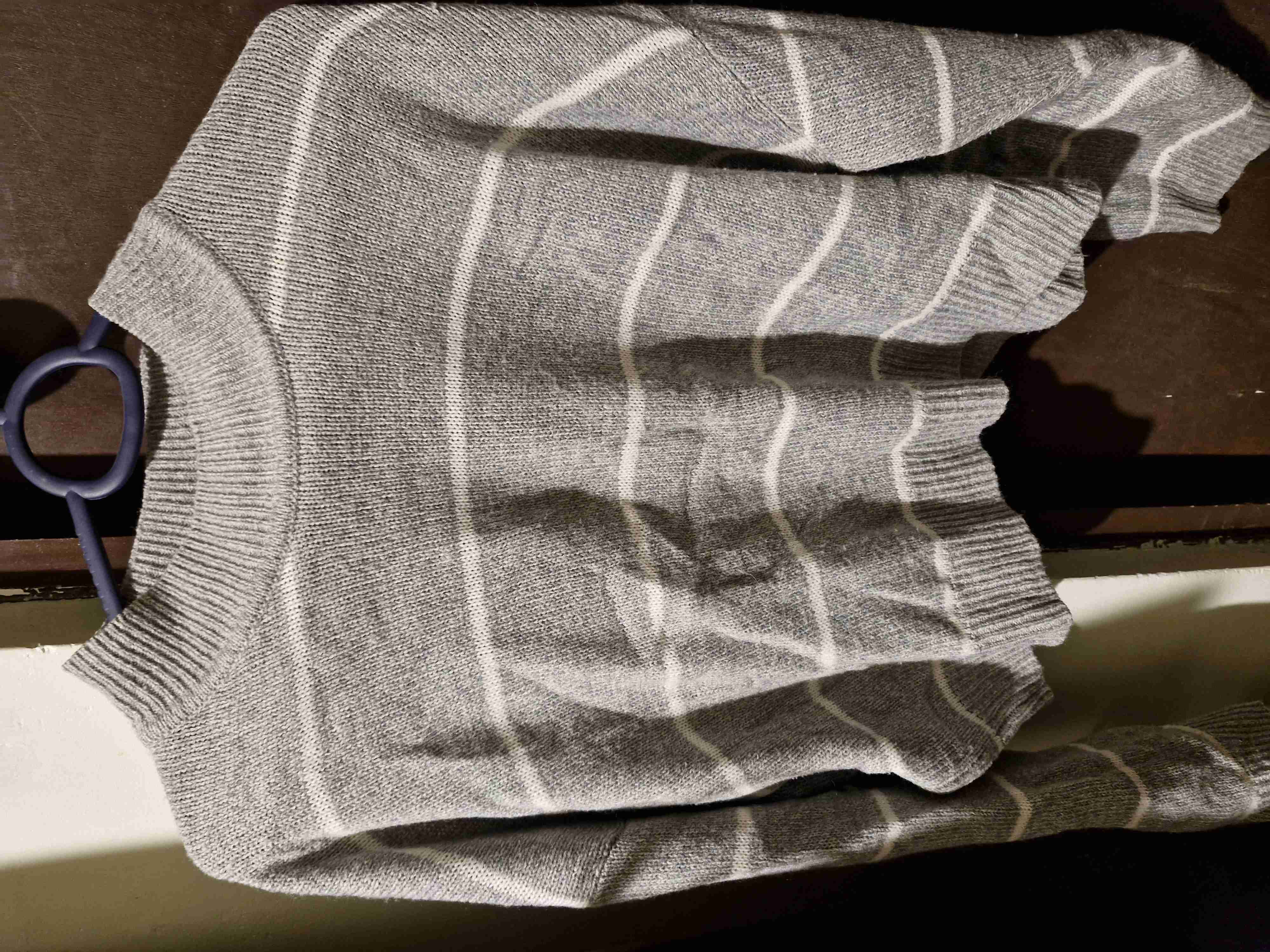 Suéter gris a rayas - miniatura 2