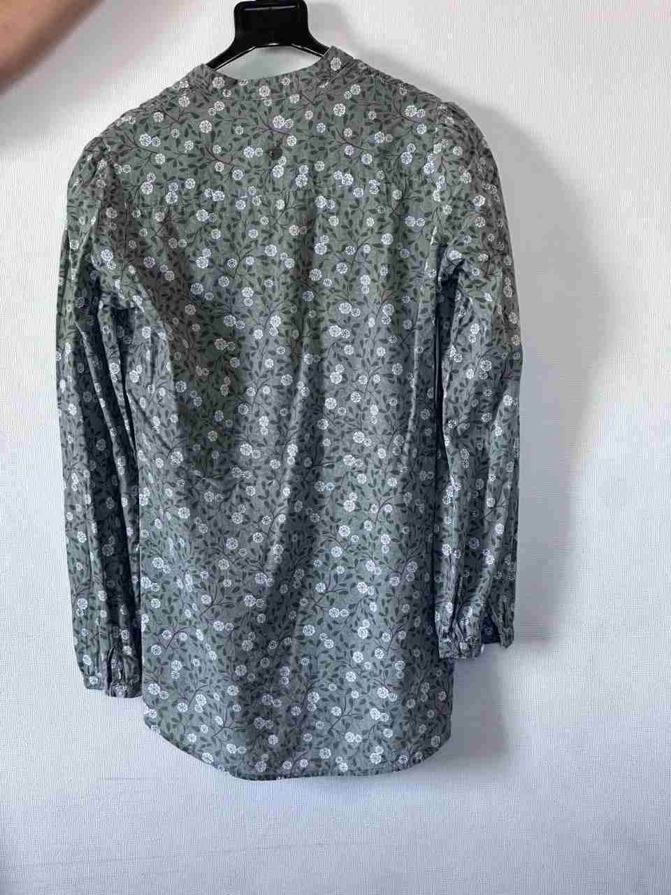 Blusa floral gris de manga larga - miniatura 2