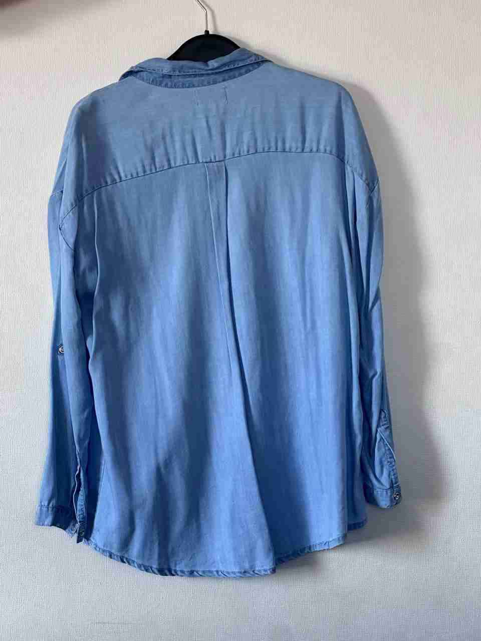 Camisa celeste de mujer - miniatura 2