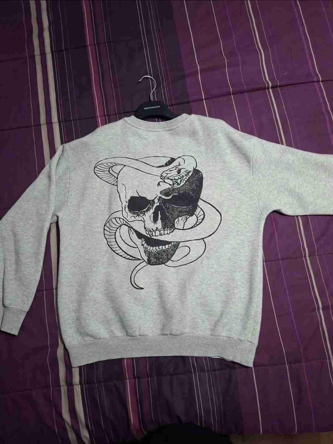 Polerón gris con calavera talla M - miniatura 1