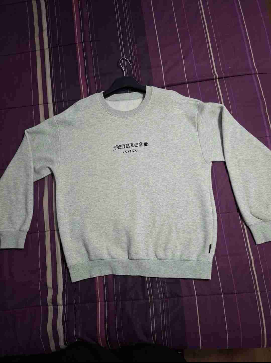 Polerón gris con calavera talla M - miniatura 2