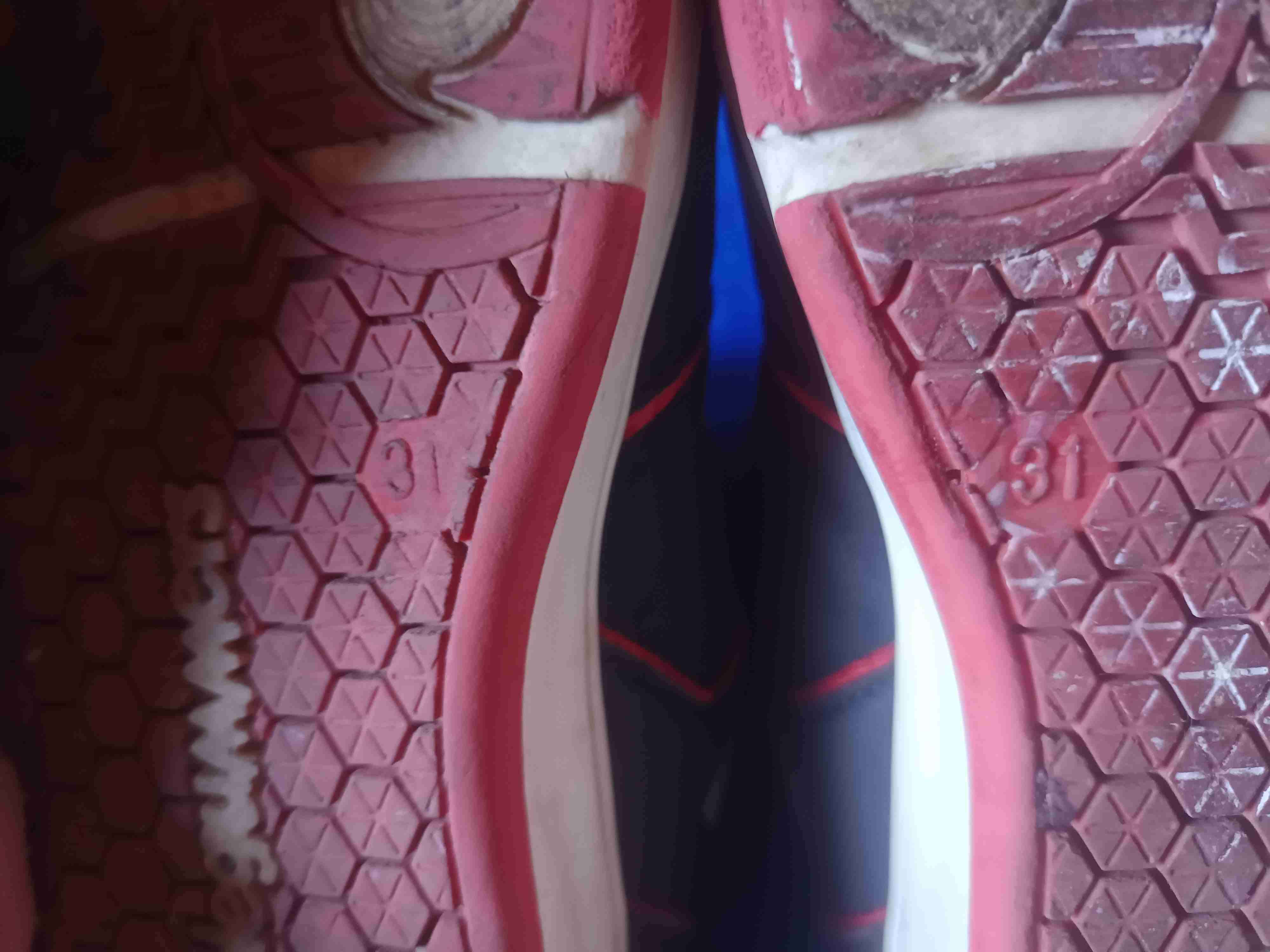 Zapatillas deportivas negras y rojas - miniatura 6