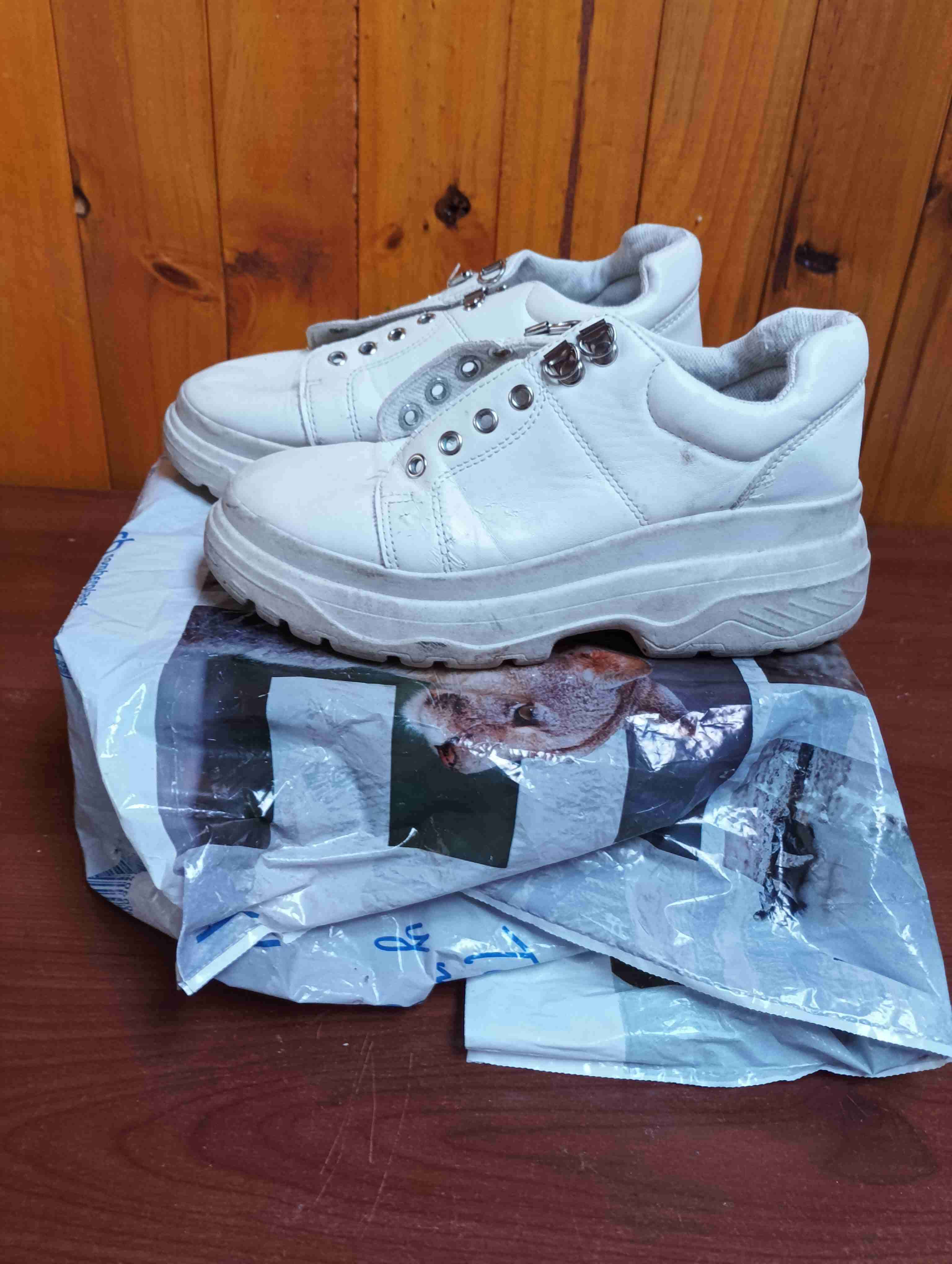 Zapatillas blancas sin cordones - miniatura 2