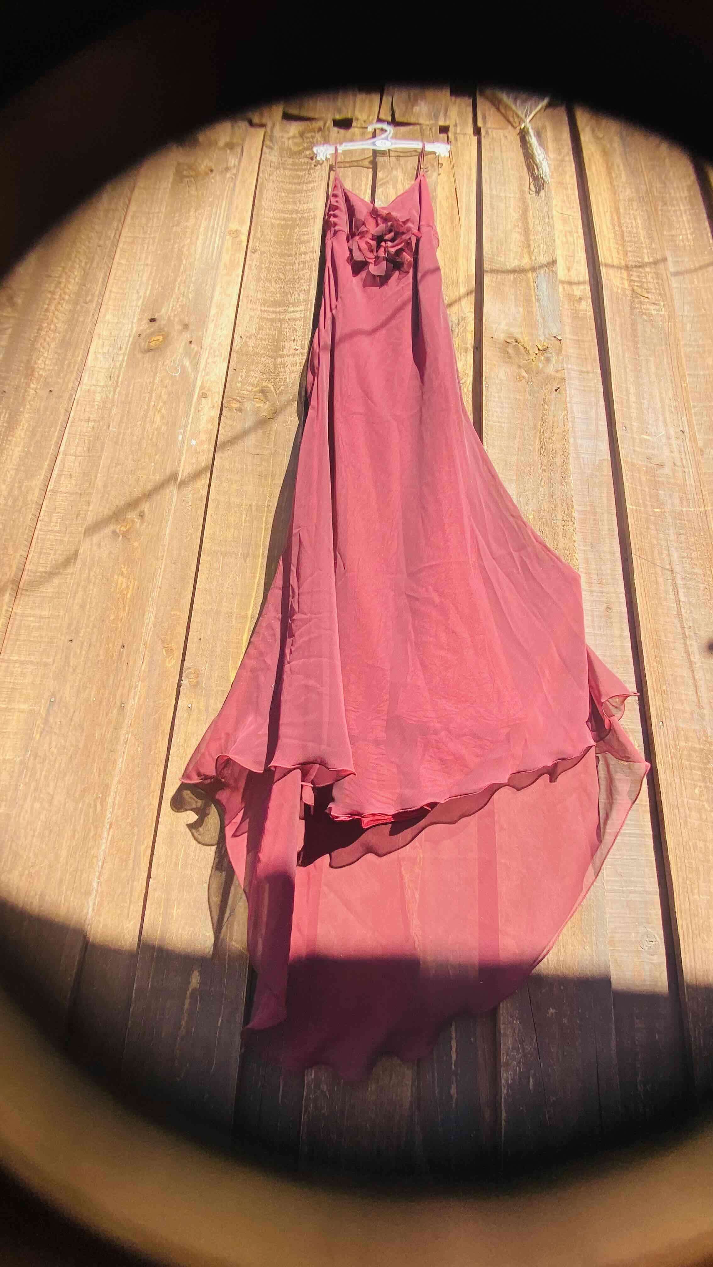 Vestido largo burdeos elegante - miniatura 3