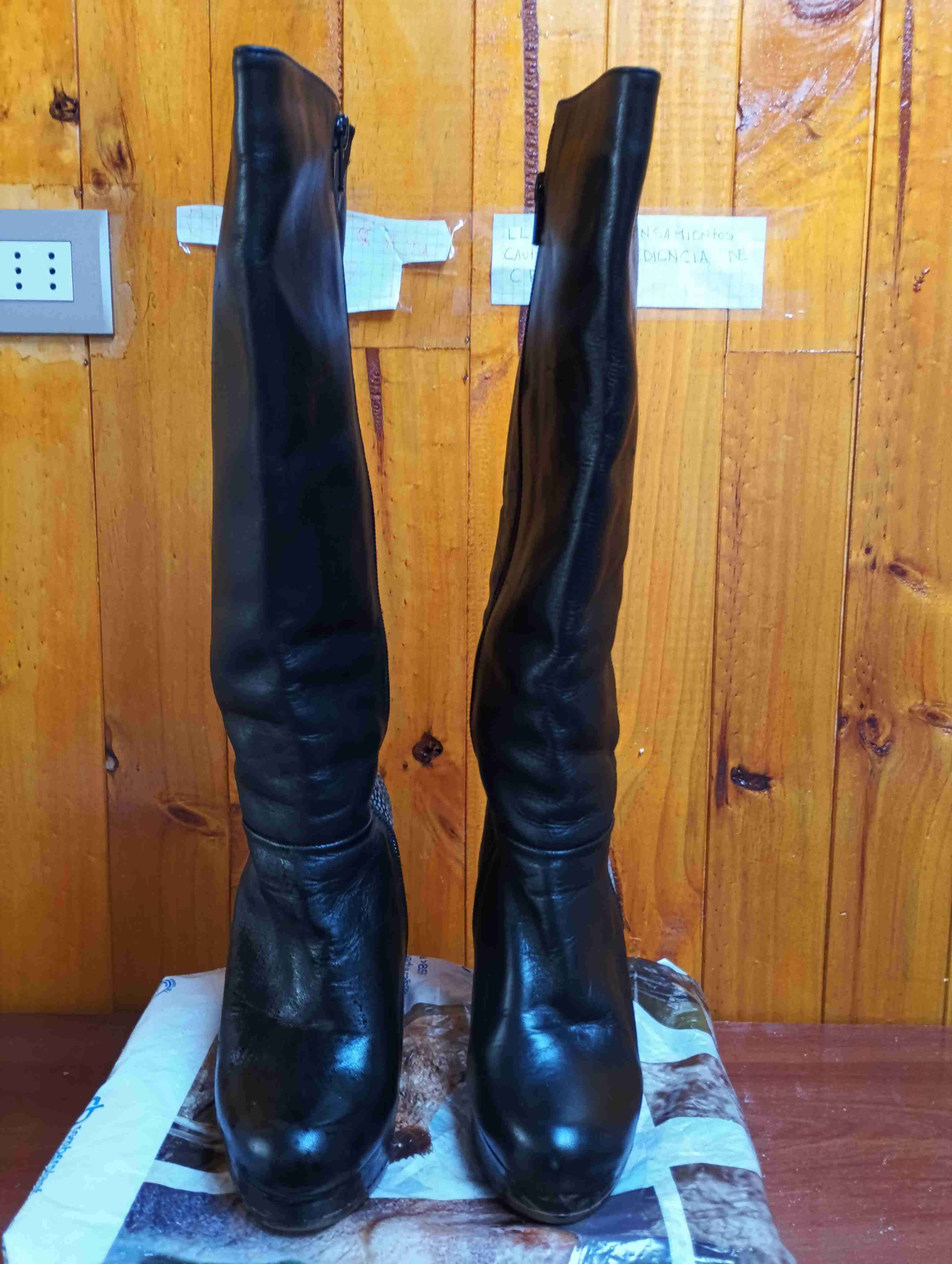 Botas negras altas - miniatura 1