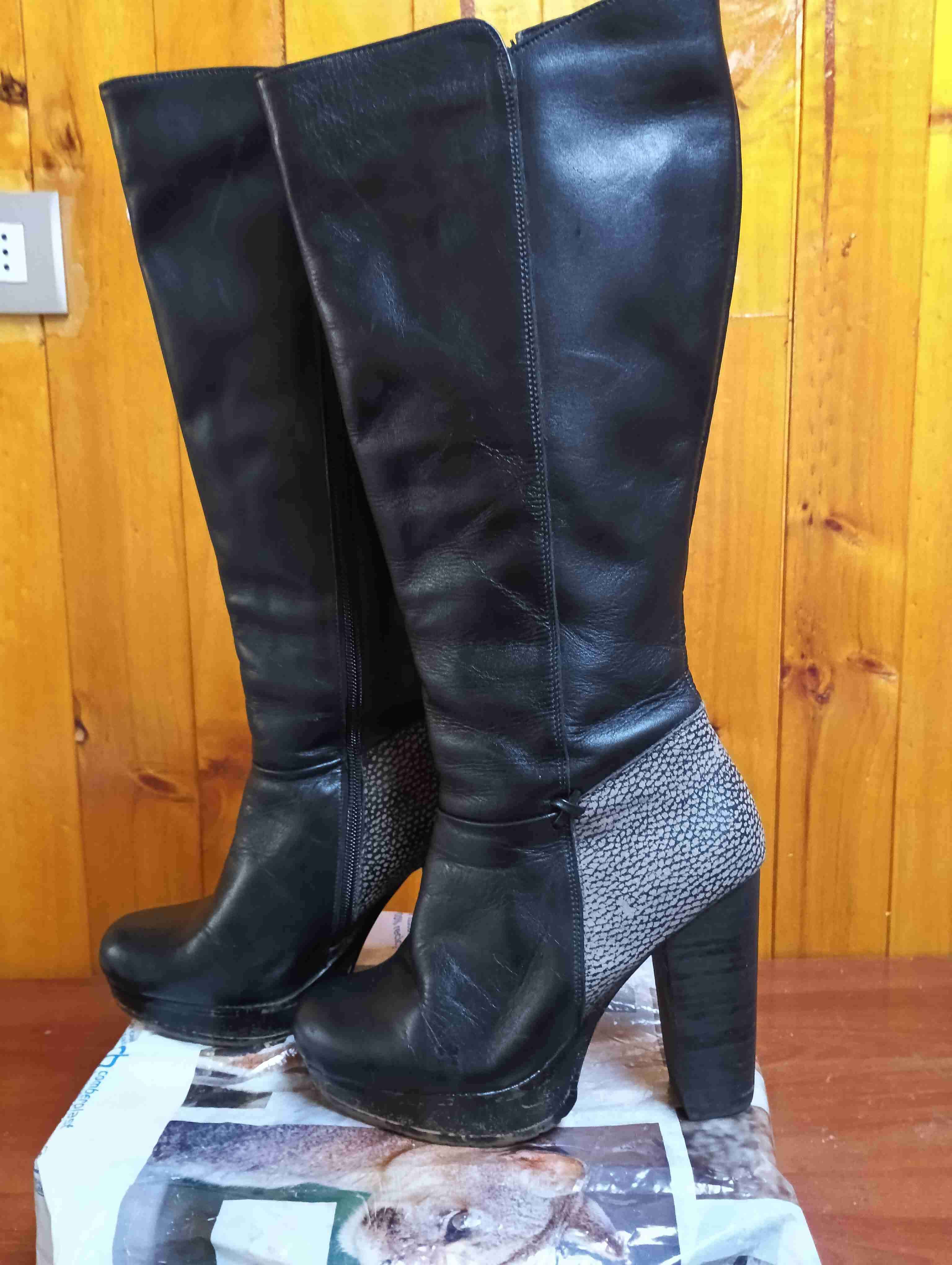 Botas negras altas - miniatura 2