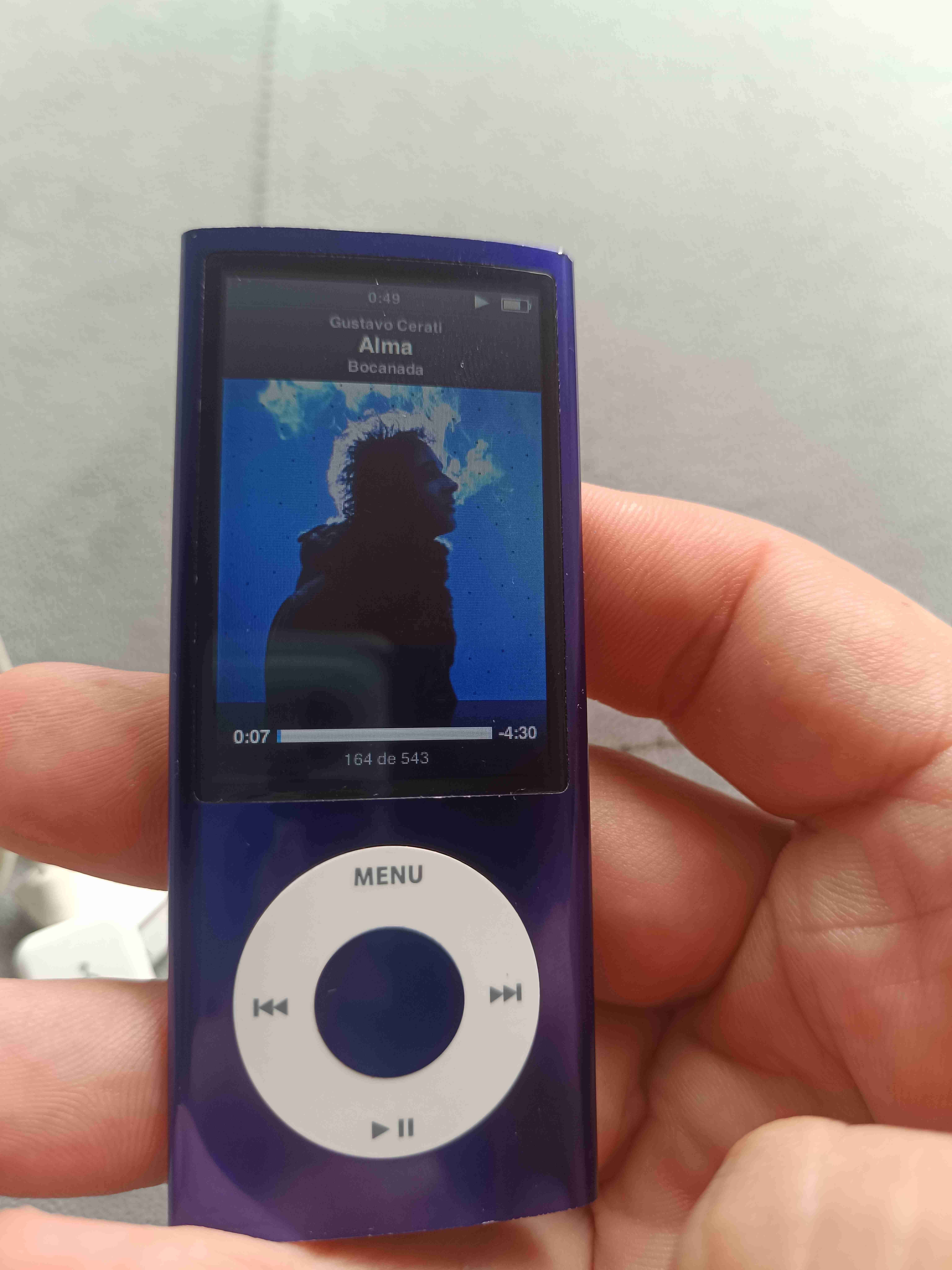 iPod nano 5ta generación azul con cable - miniatura 4