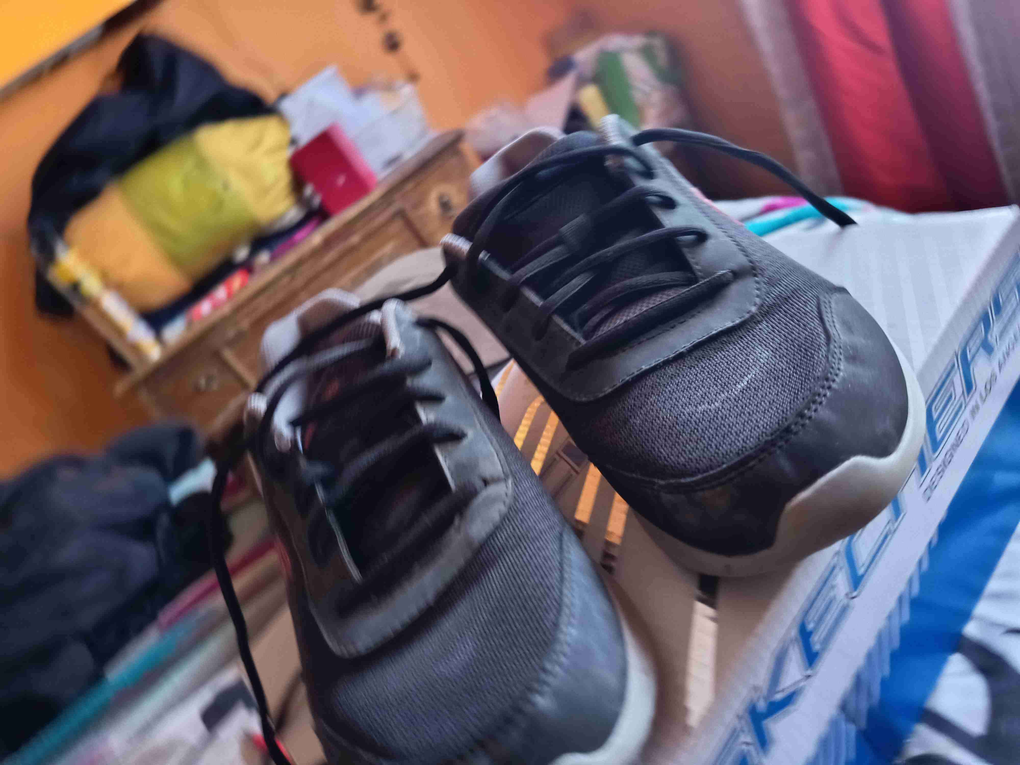 Zapatillas negras rojas niños - miniatura 3