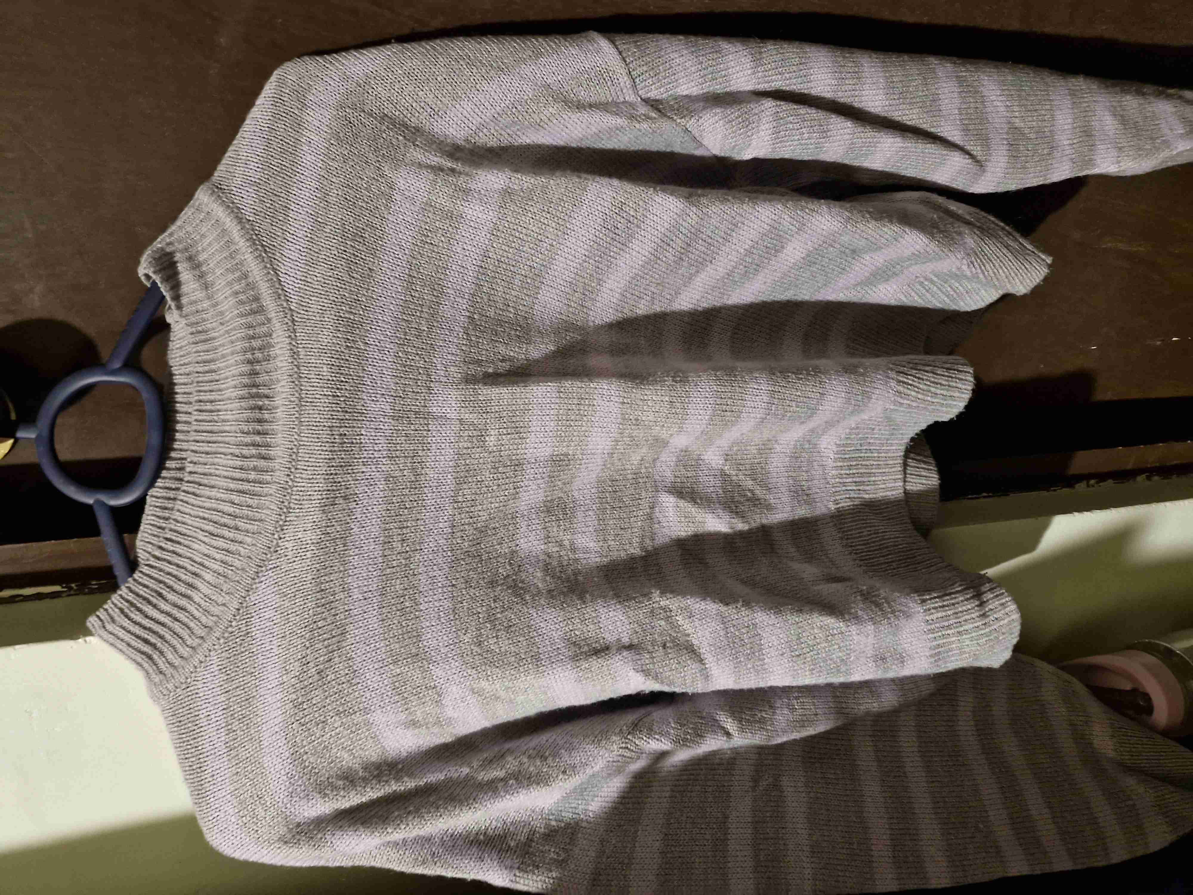 Suéter a rayas gris y rosado - miniatura 2