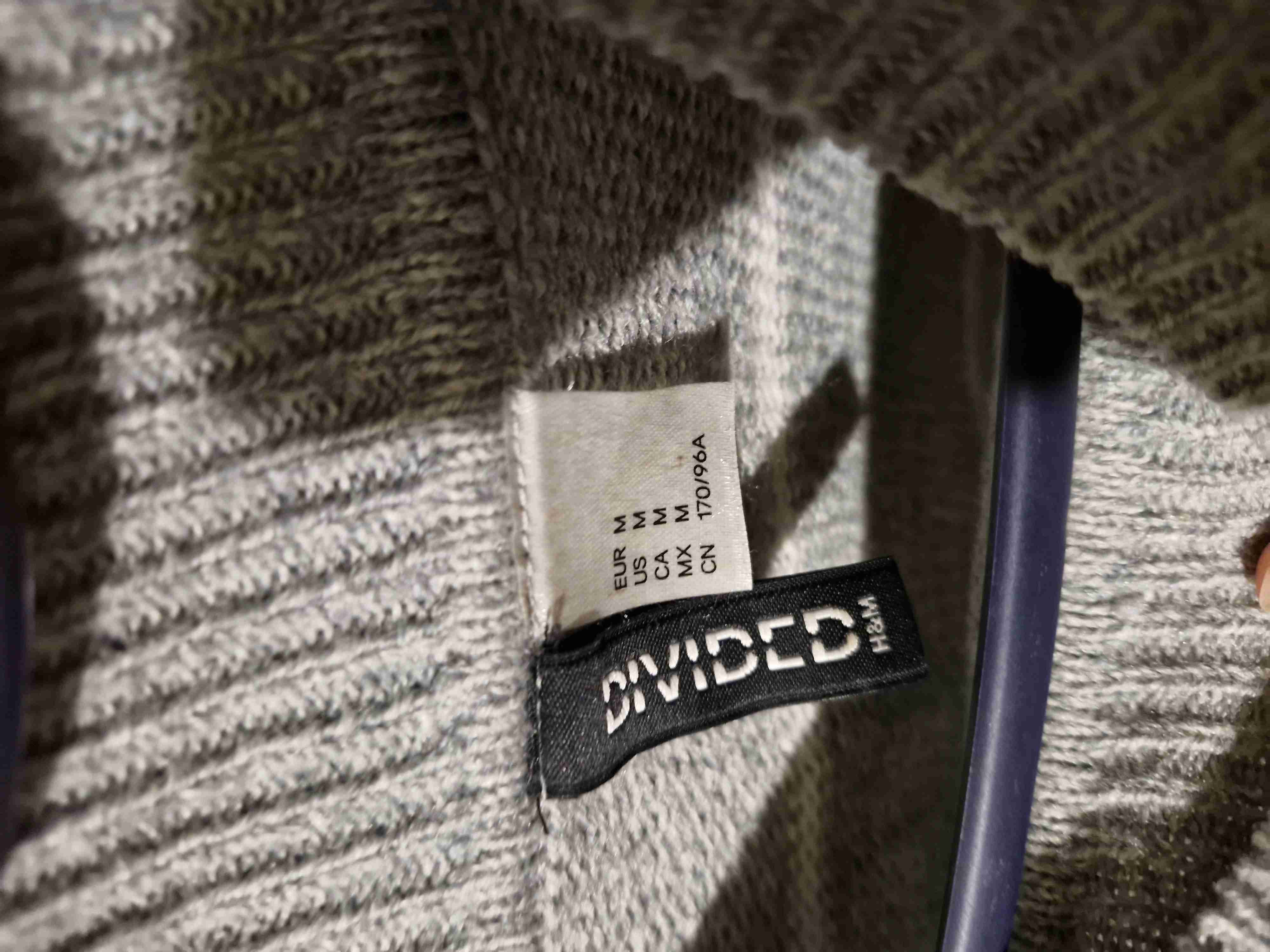 Suéter a rayas gris y rosado - miniatura 3