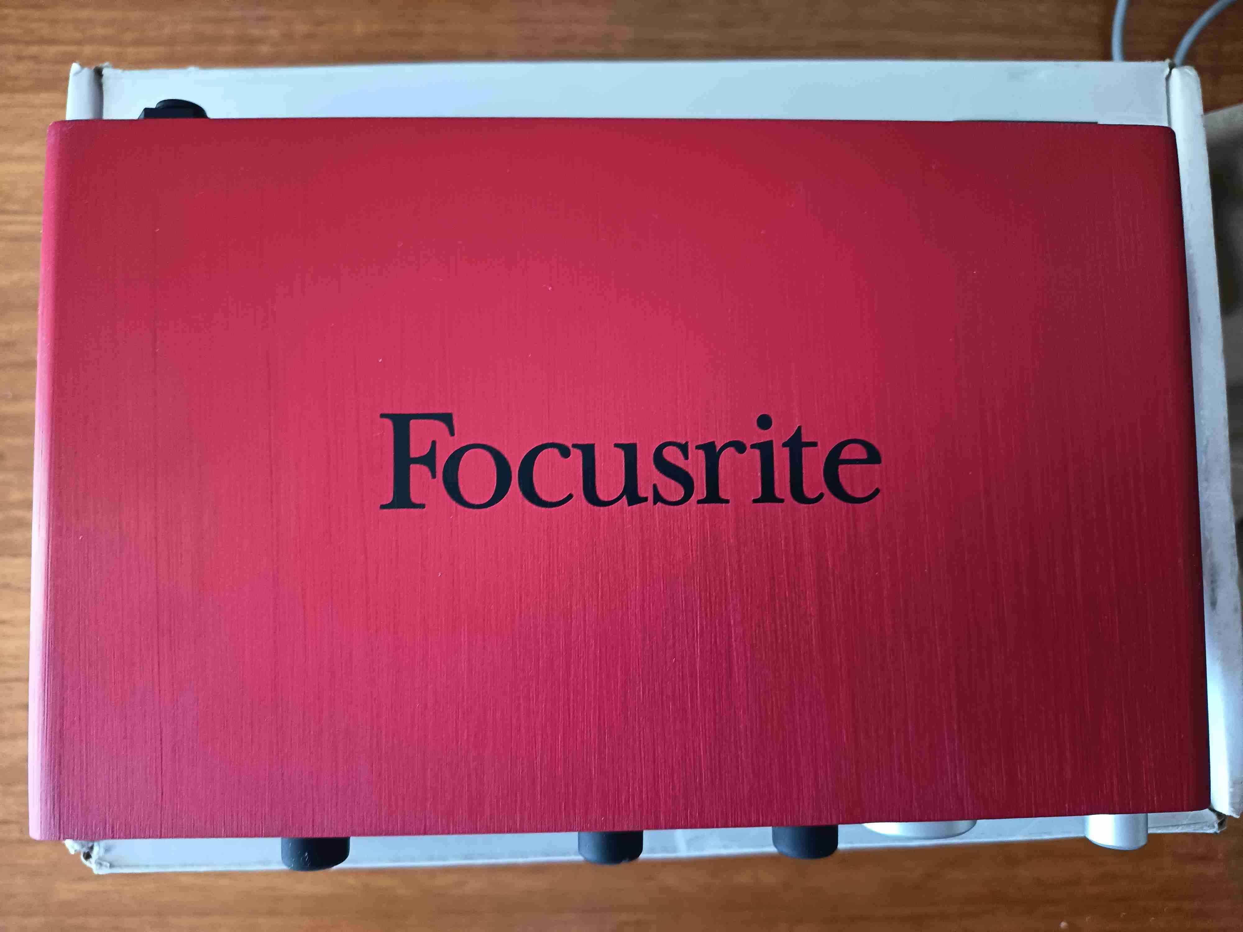 Interfaz de audio Focusrite Scarlett 2i4 - miniatura 4