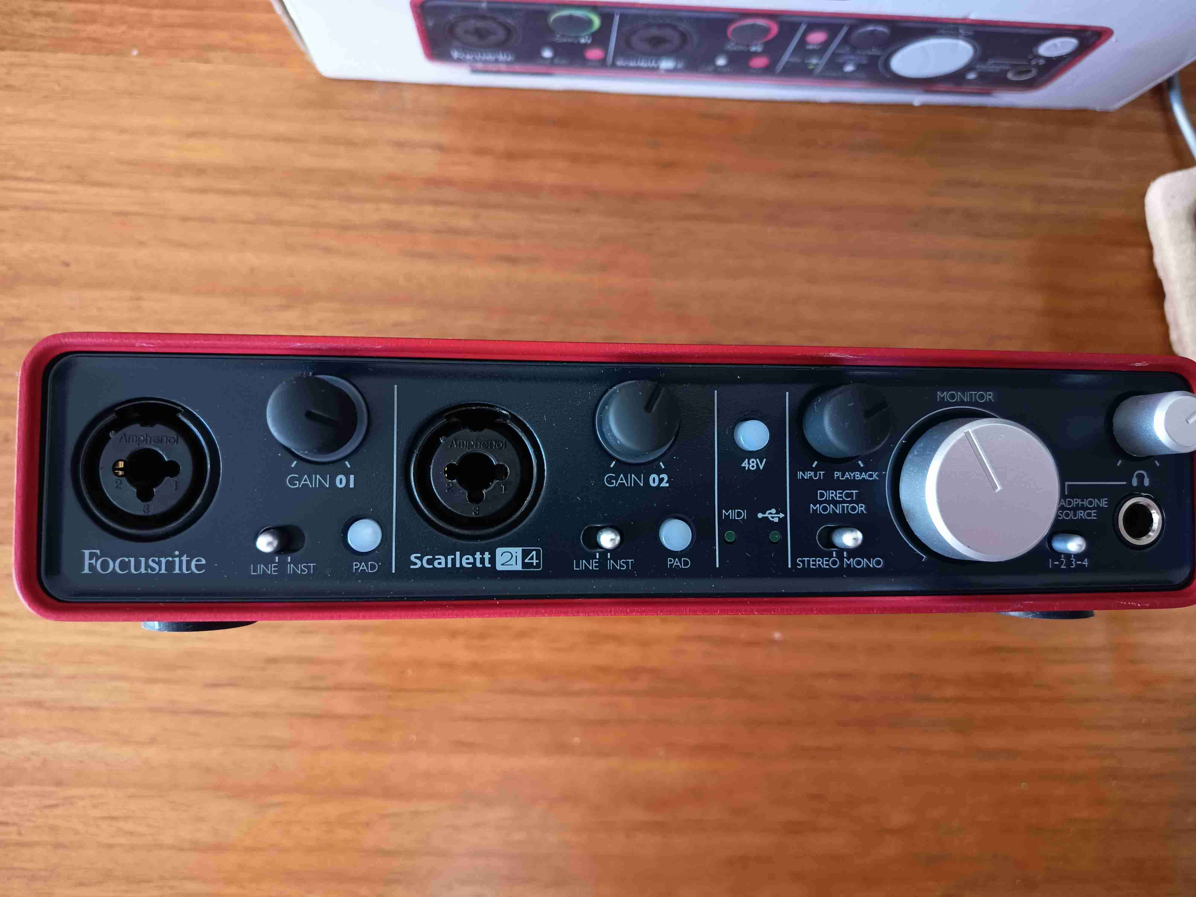 Interfaz de audio Focusrite Scarlett 2i4 - miniatura 5