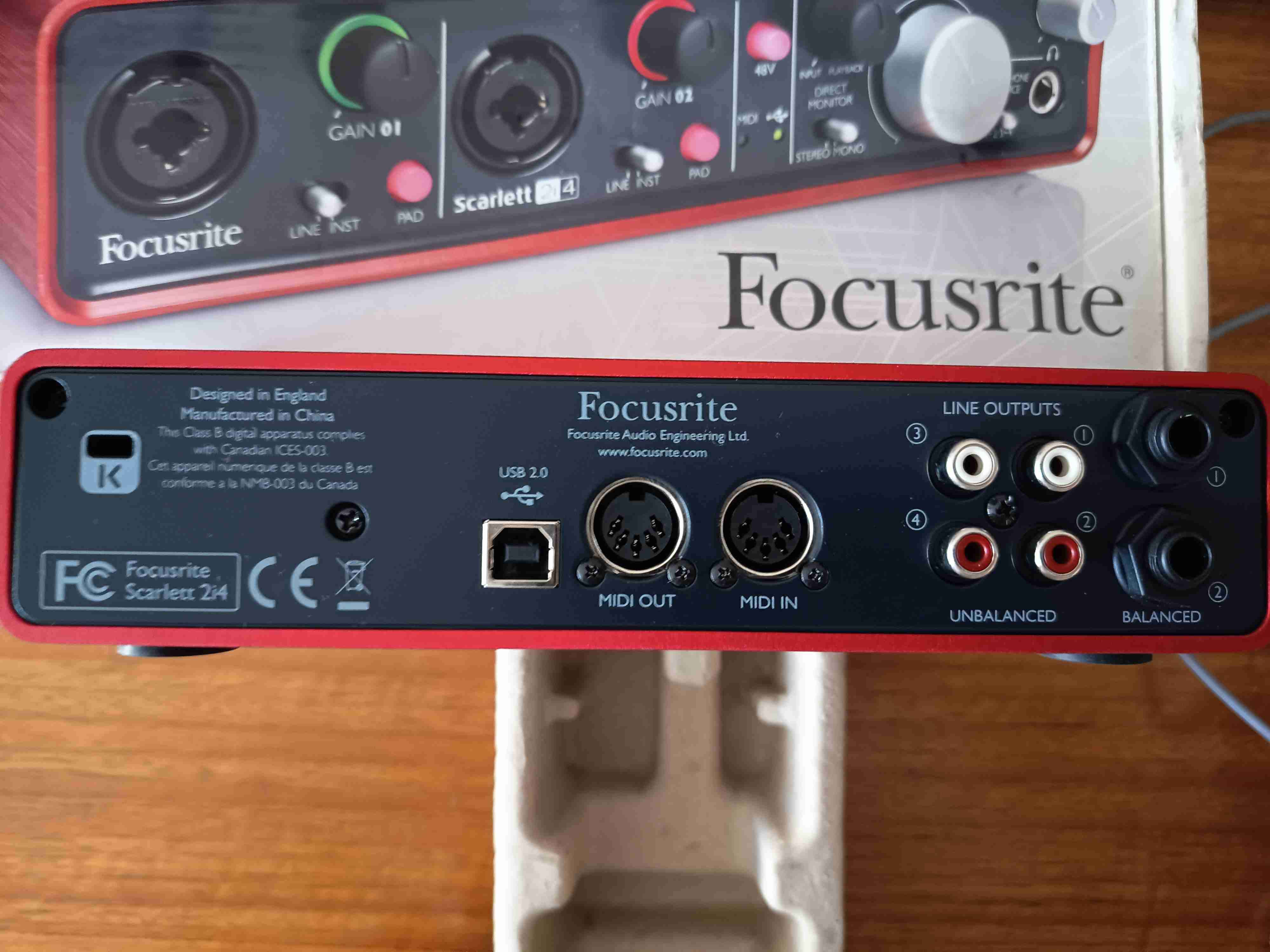 Interfaz de audio Focusrite Scarlett 2i4 - miniatura 6