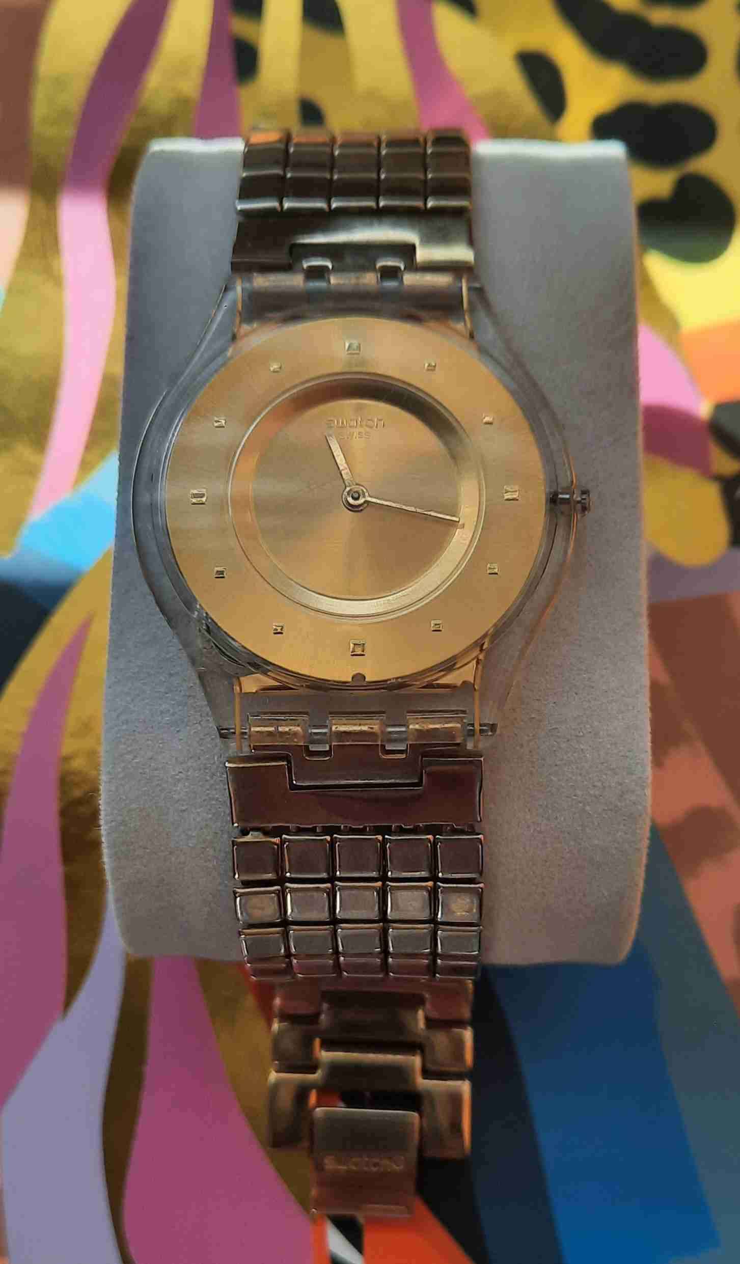 Reloj dorado Swatch - miniatura 2