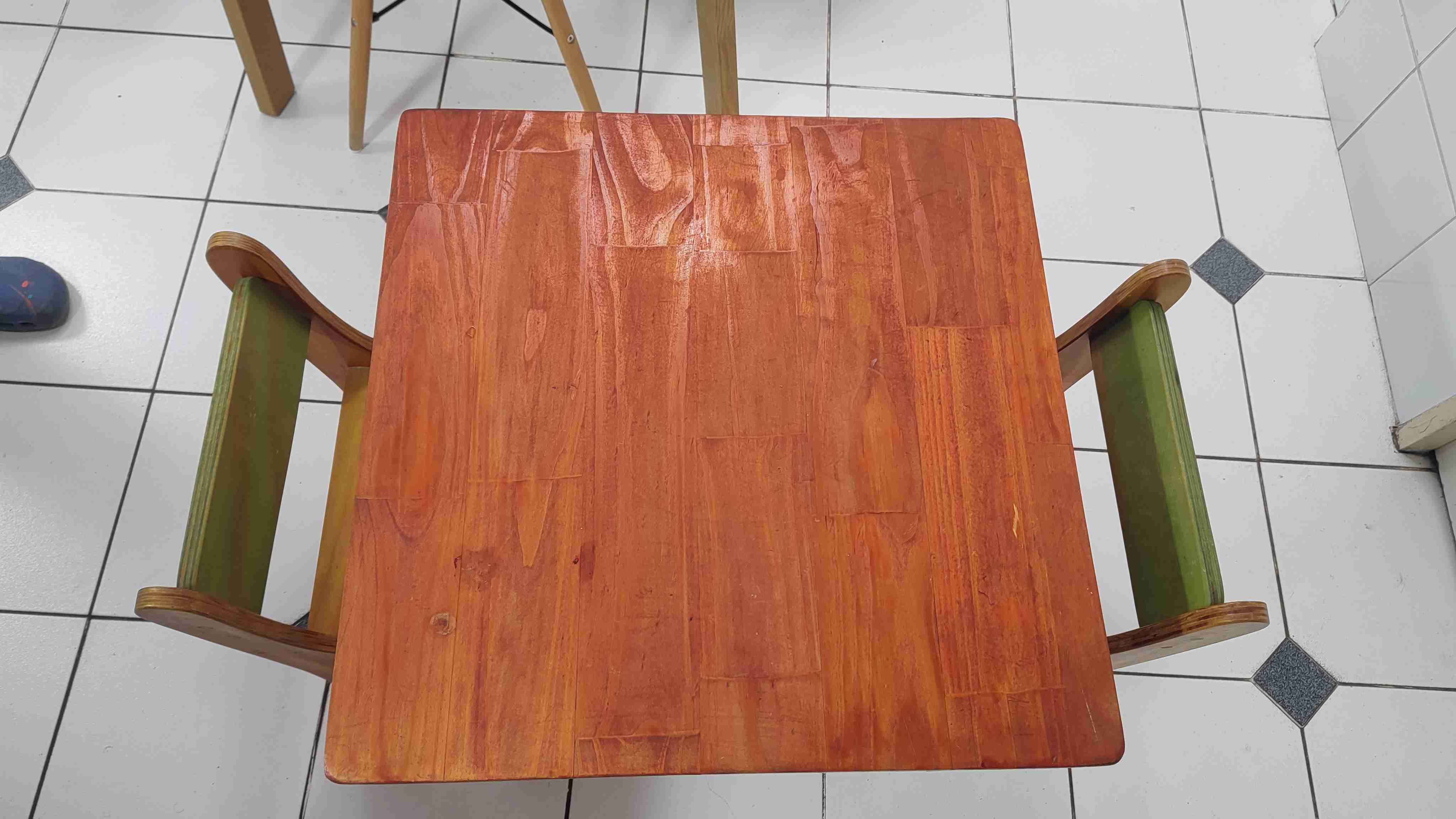 Juego de mesa y sillas infantil - miniatura 2