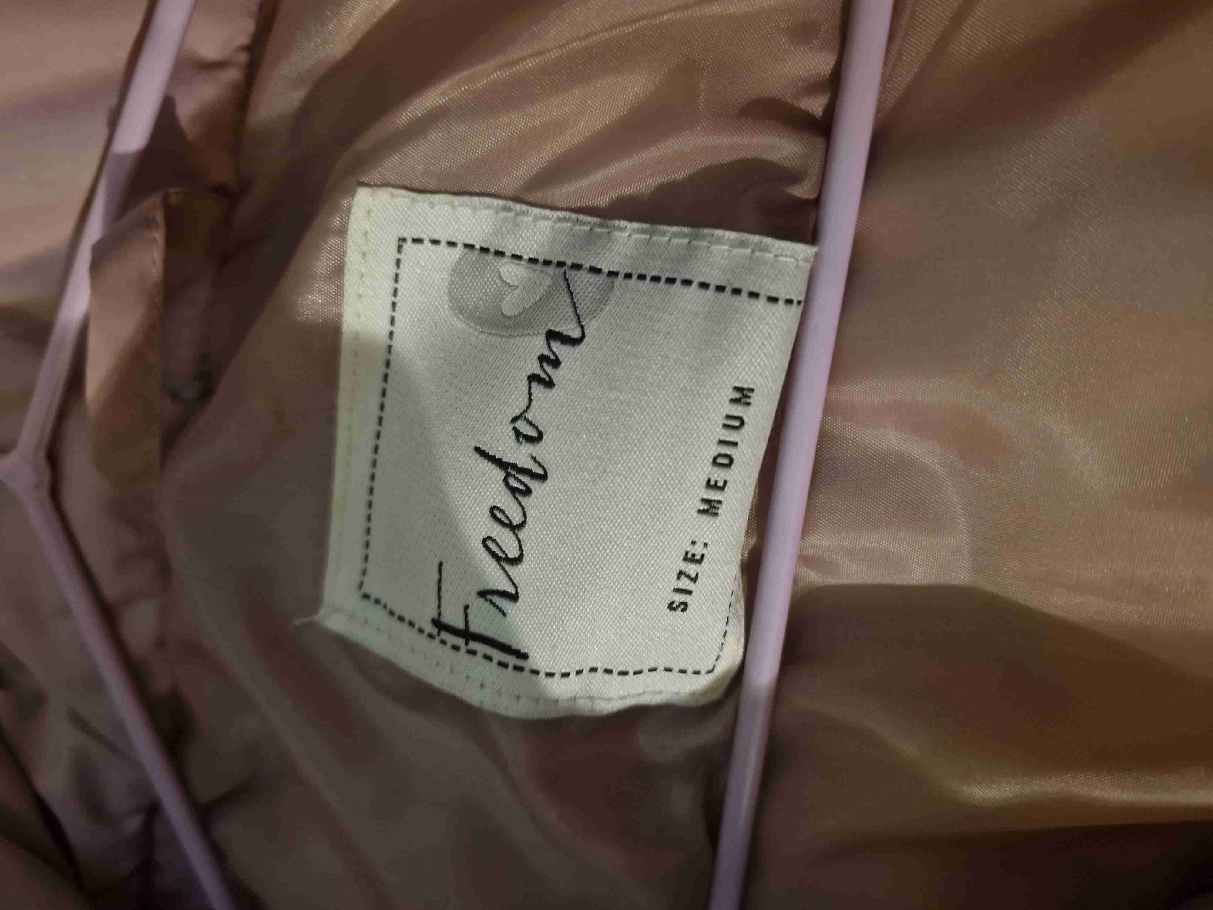 Chaqueta acolchada rosa sin mangas - miniatura 3