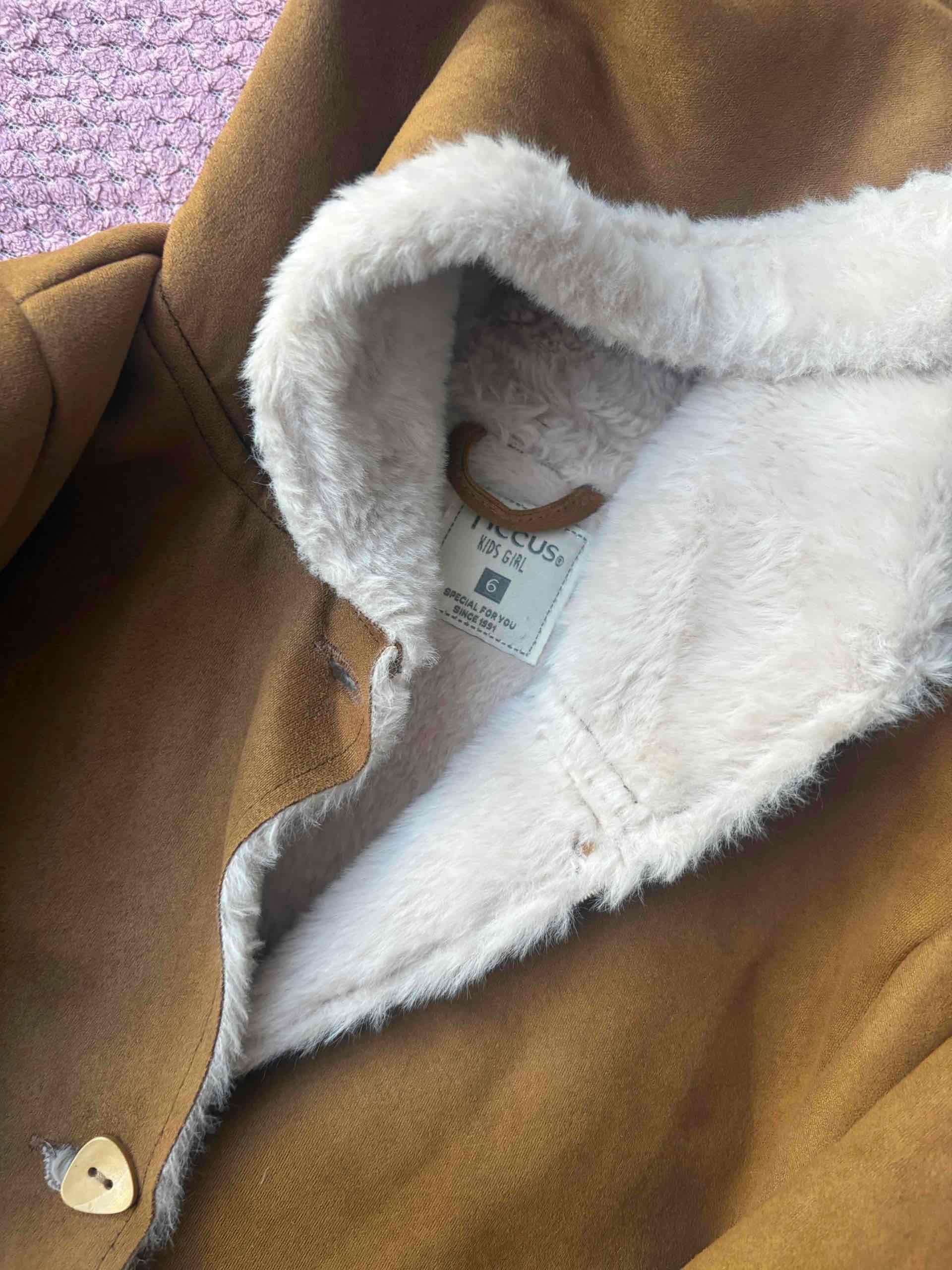 Abrigo infantil con capucha marrón - miniatura 2