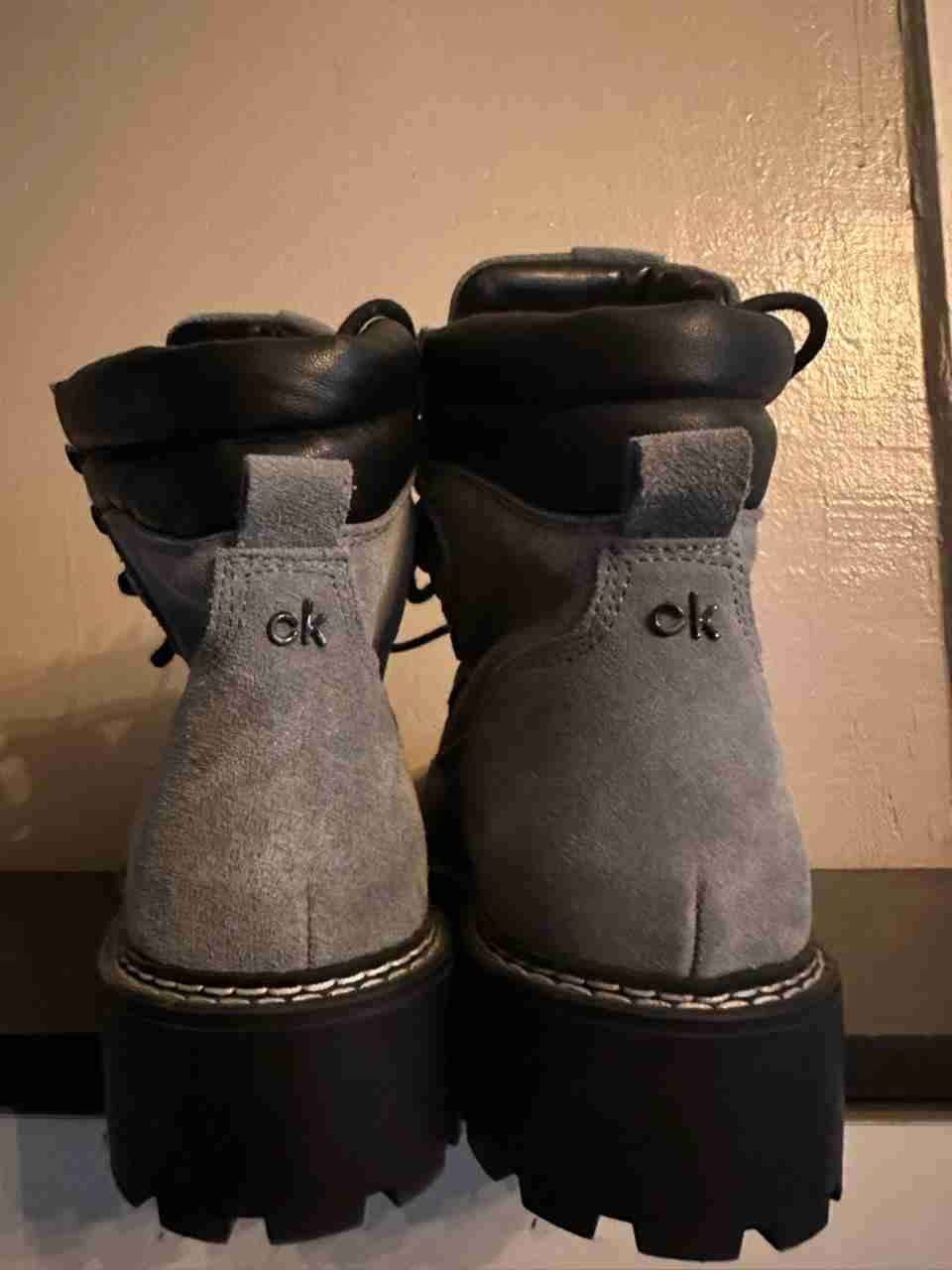 Botines grises de gamuza Calvin Klein - miniatura 2