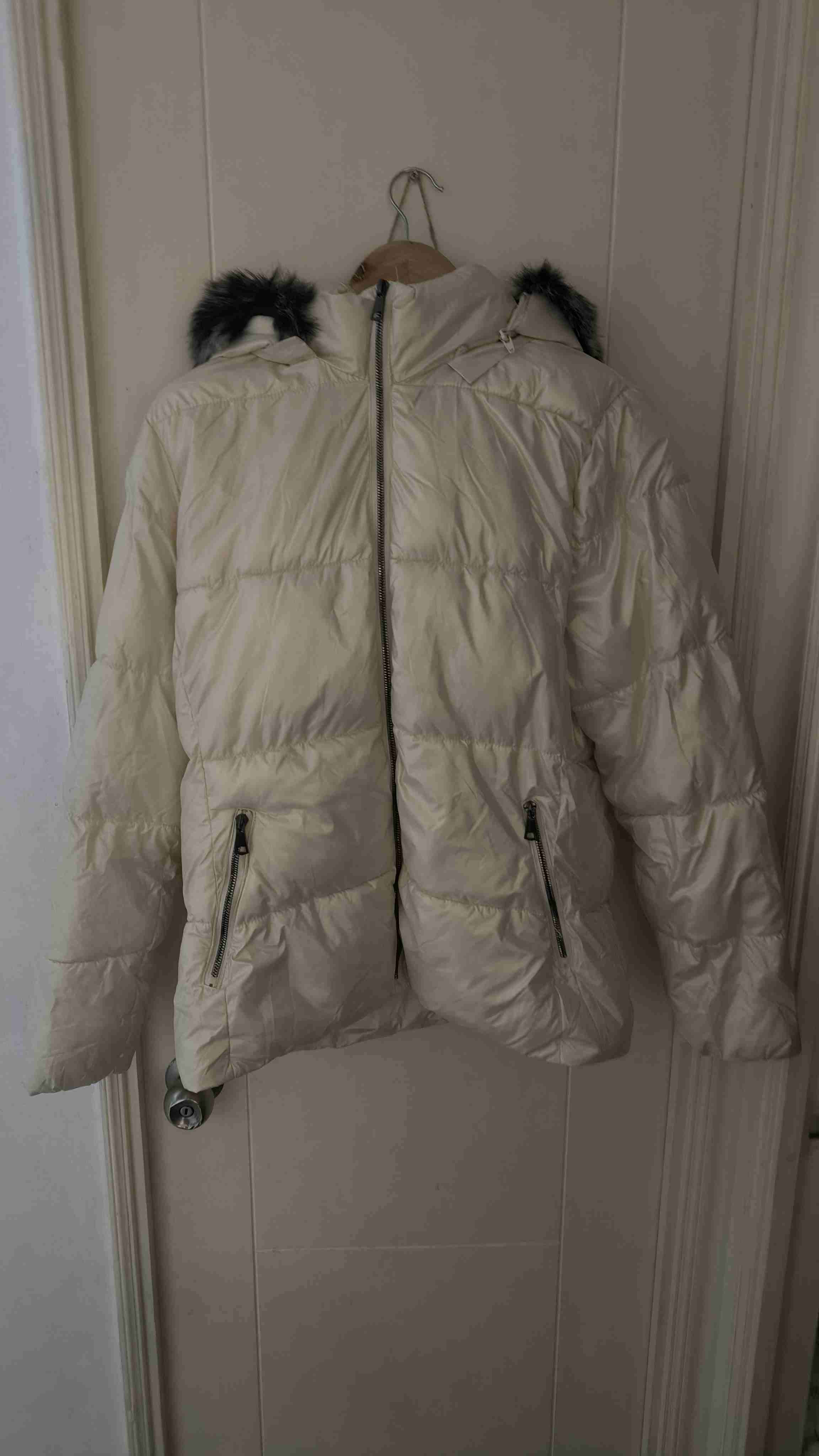 Chaqueta acolchada amarilla con capucha - miniatura 2