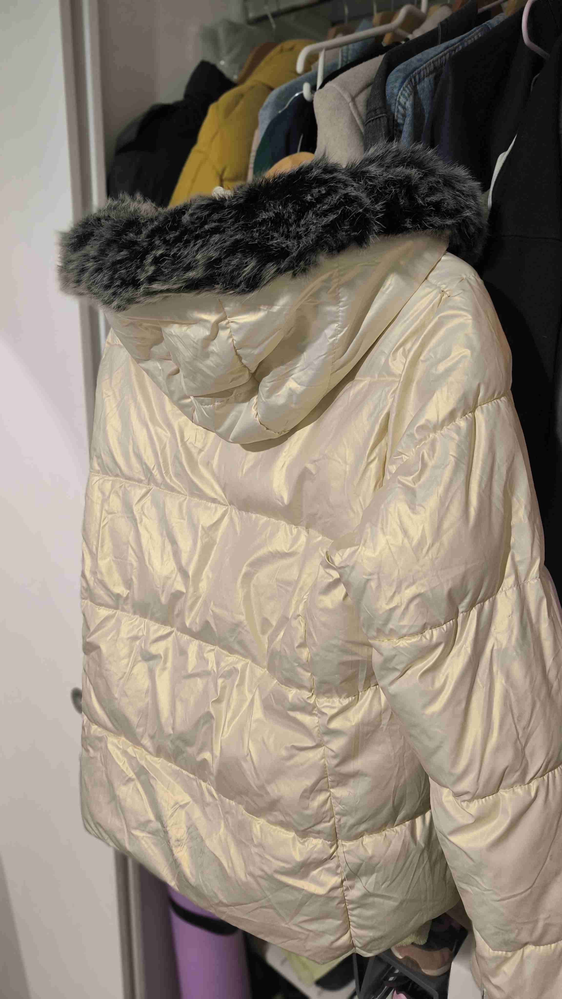 Chaqueta acolchada amarilla con capucha - miniatura 5