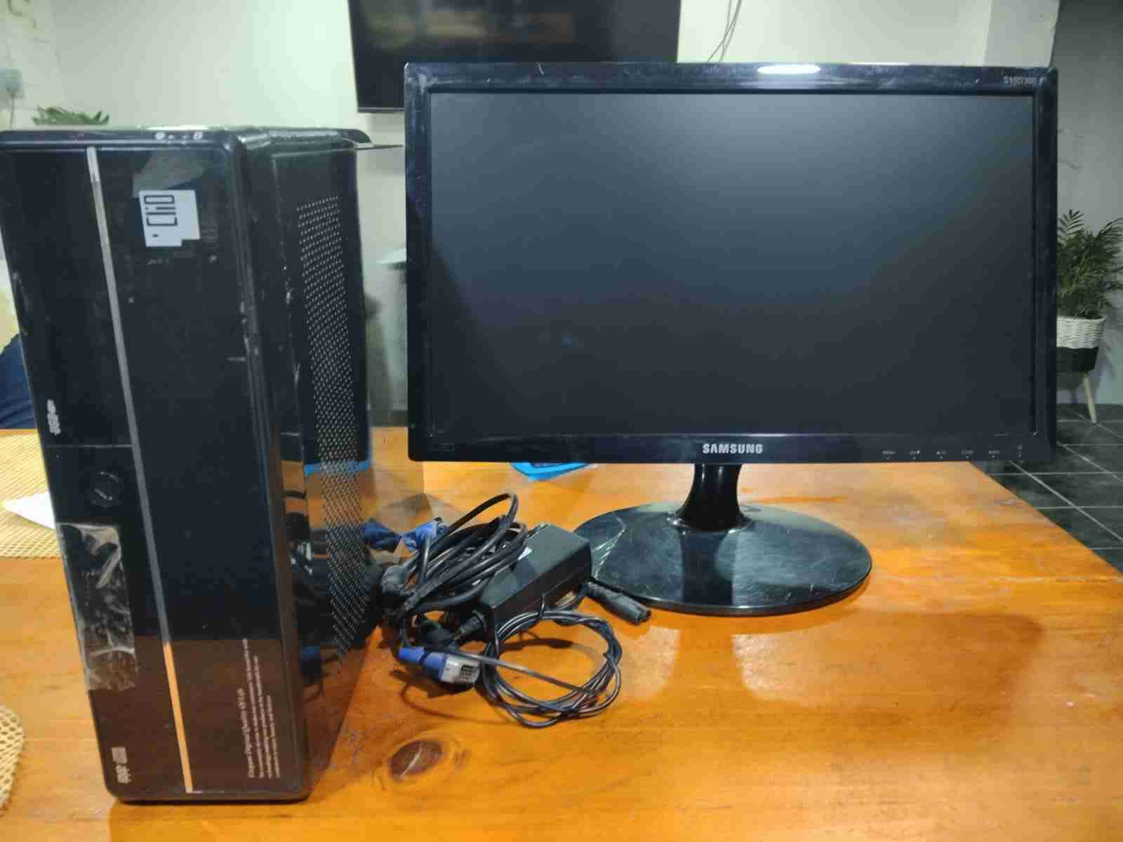 Computador de escritorio Samsung - miniatura 2