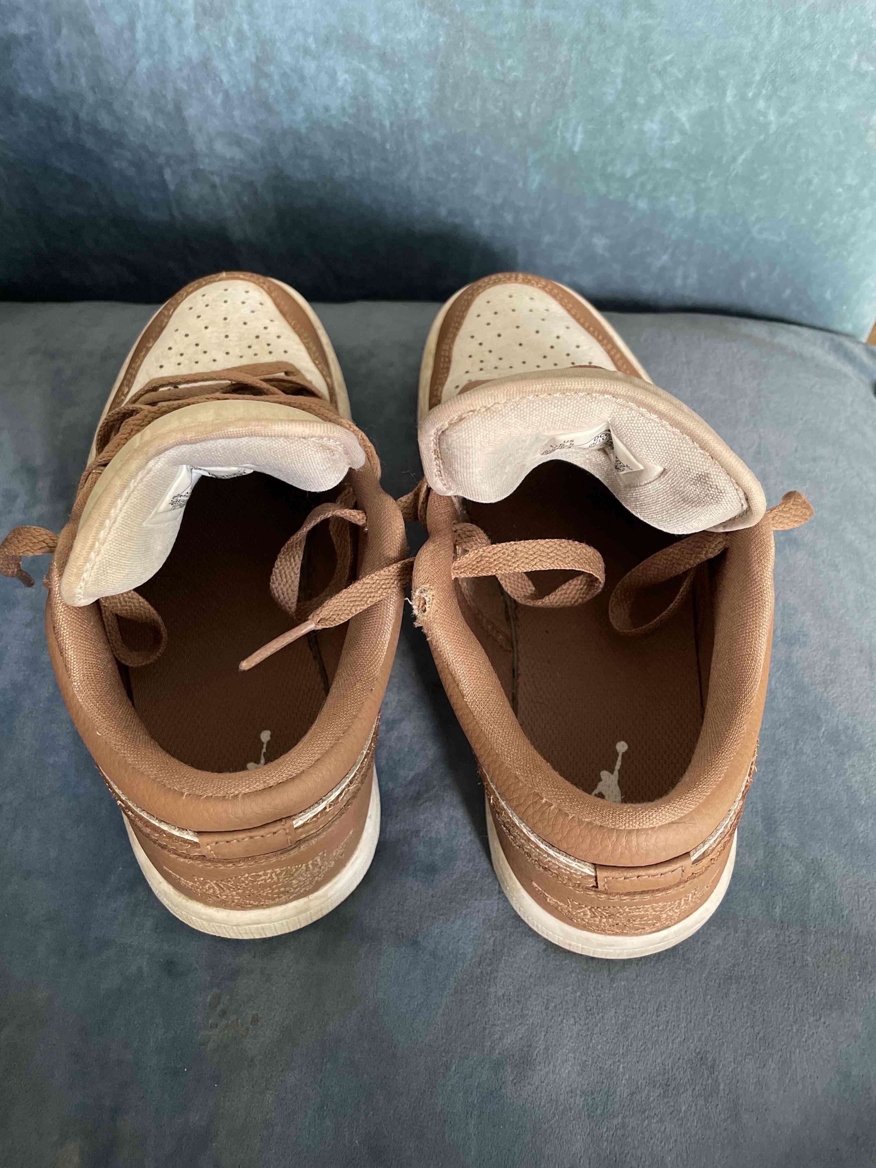 Zapatillas deportivas marrones y blancas - miniatura 1