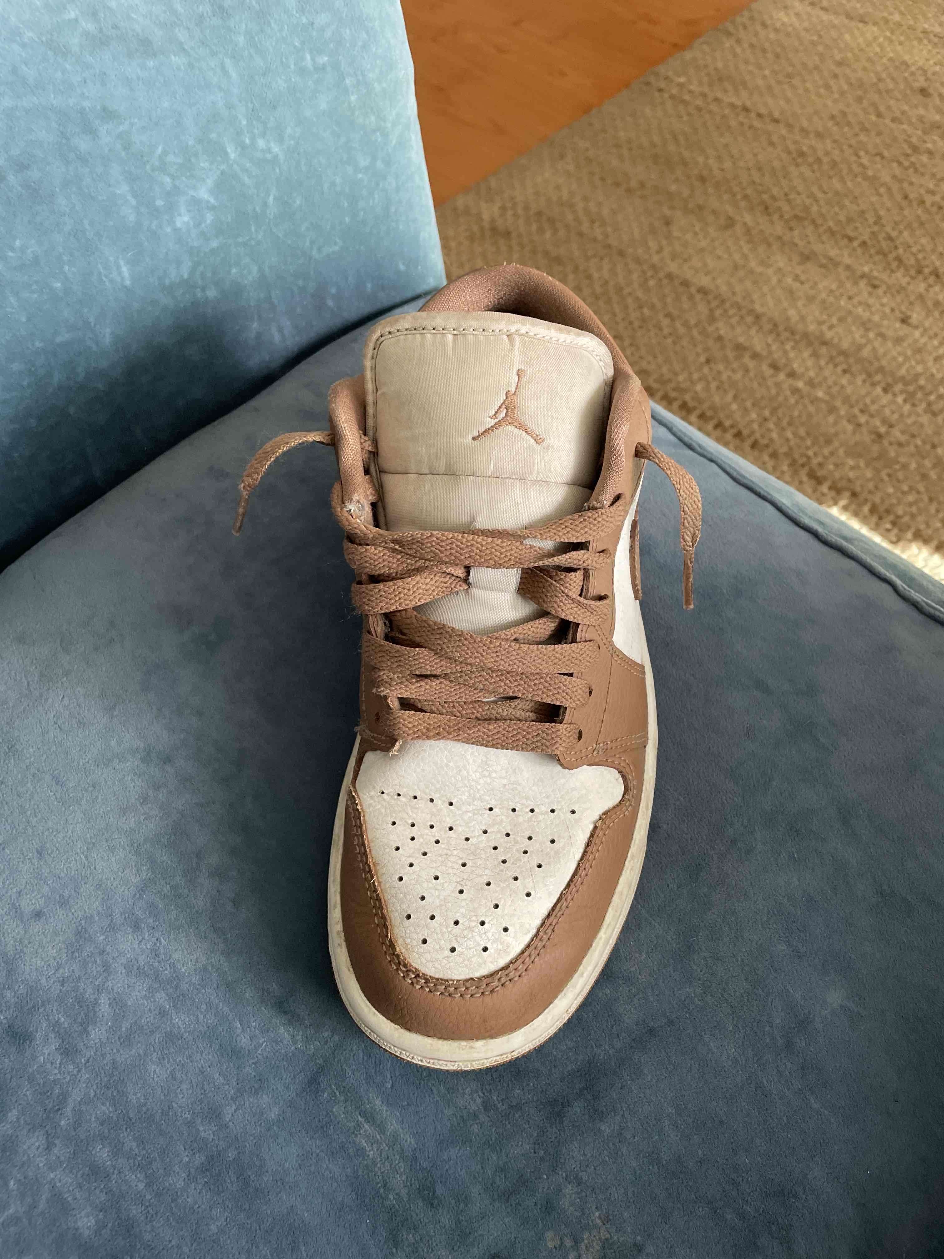 Zapatillas deportivas marrones y blancas - miniatura 3