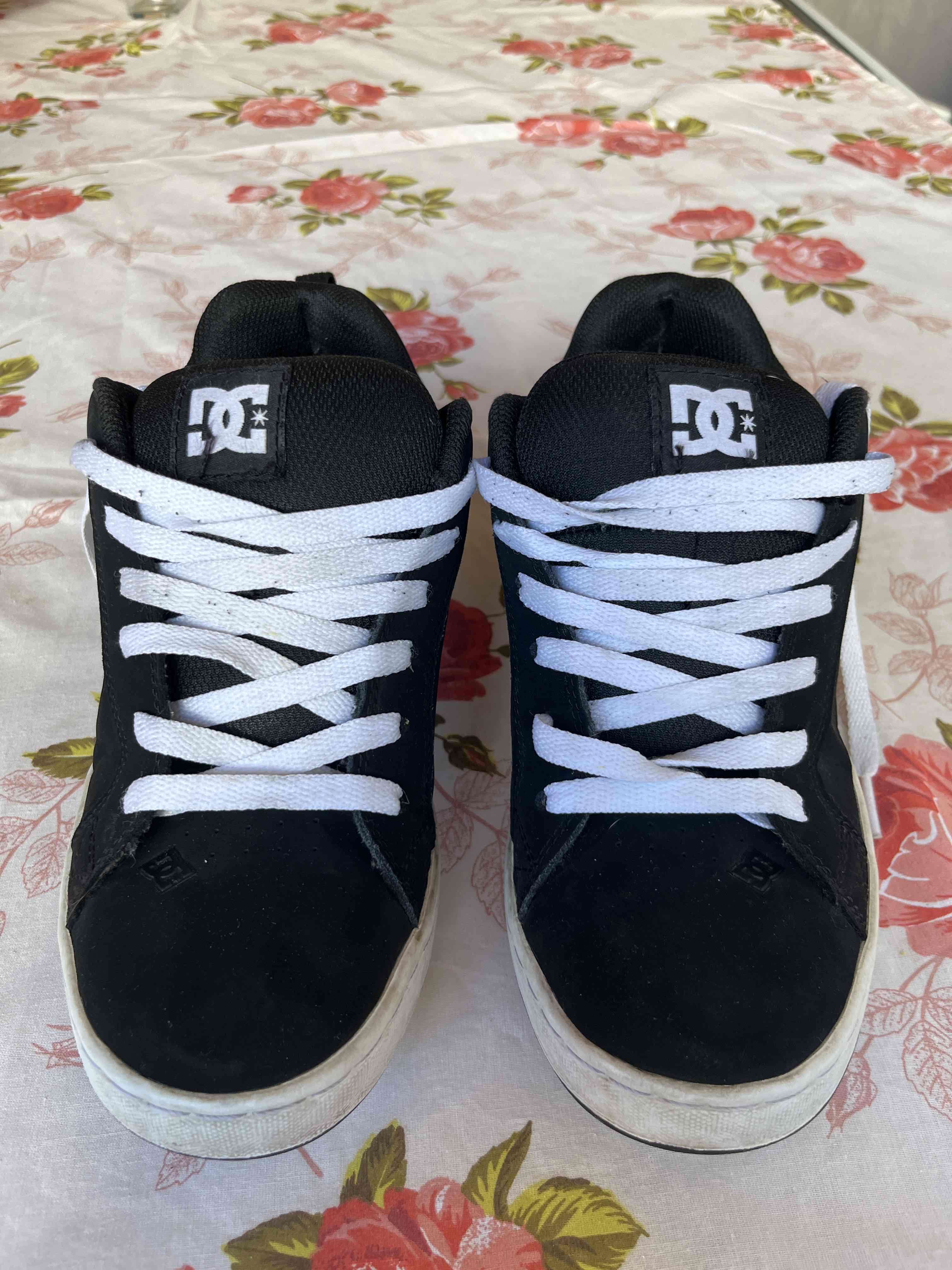 Zapatillas DC negras y blancas - miniatura 1