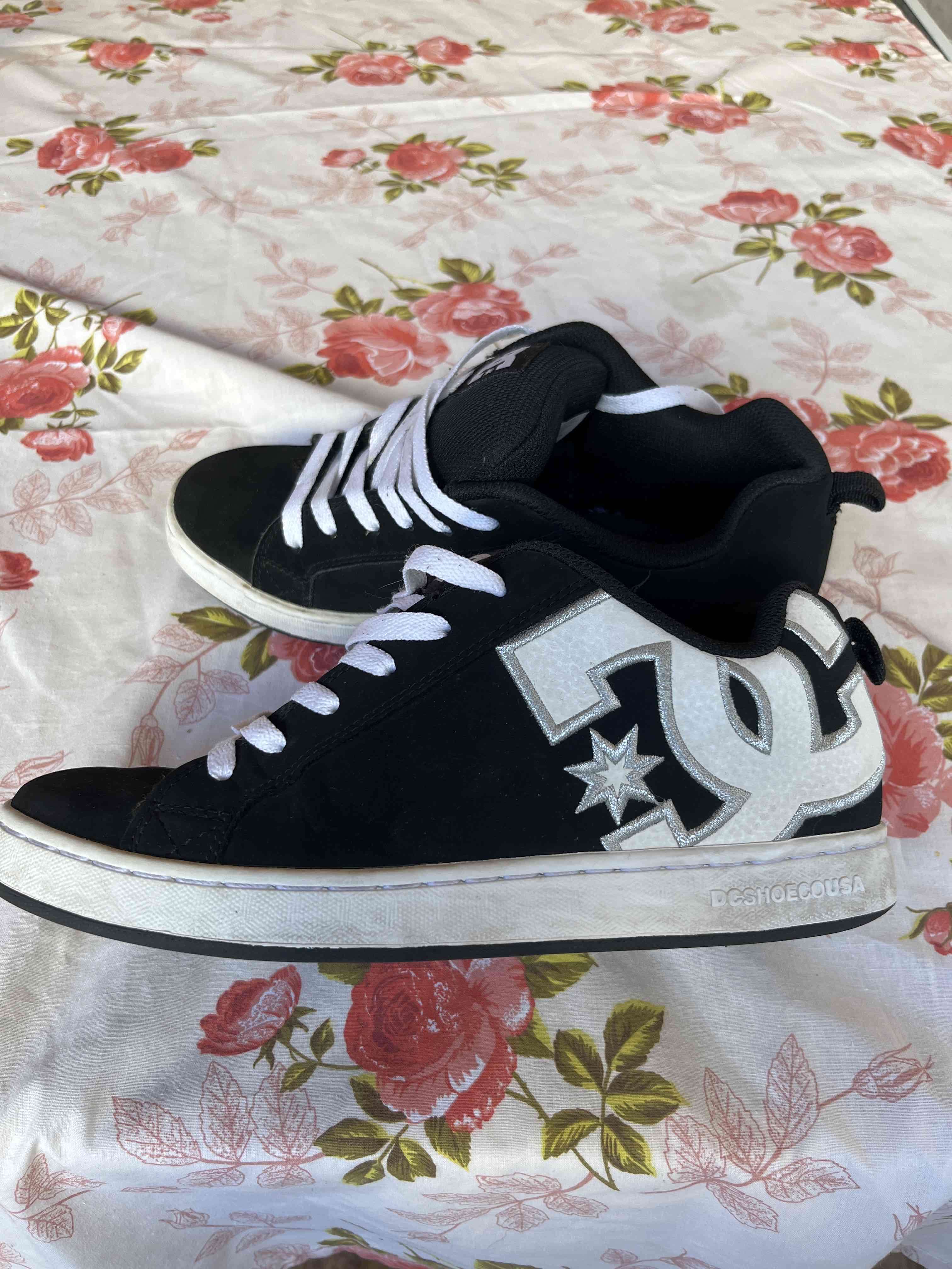 Zapatillas DC negras y blancas - miniatura 2