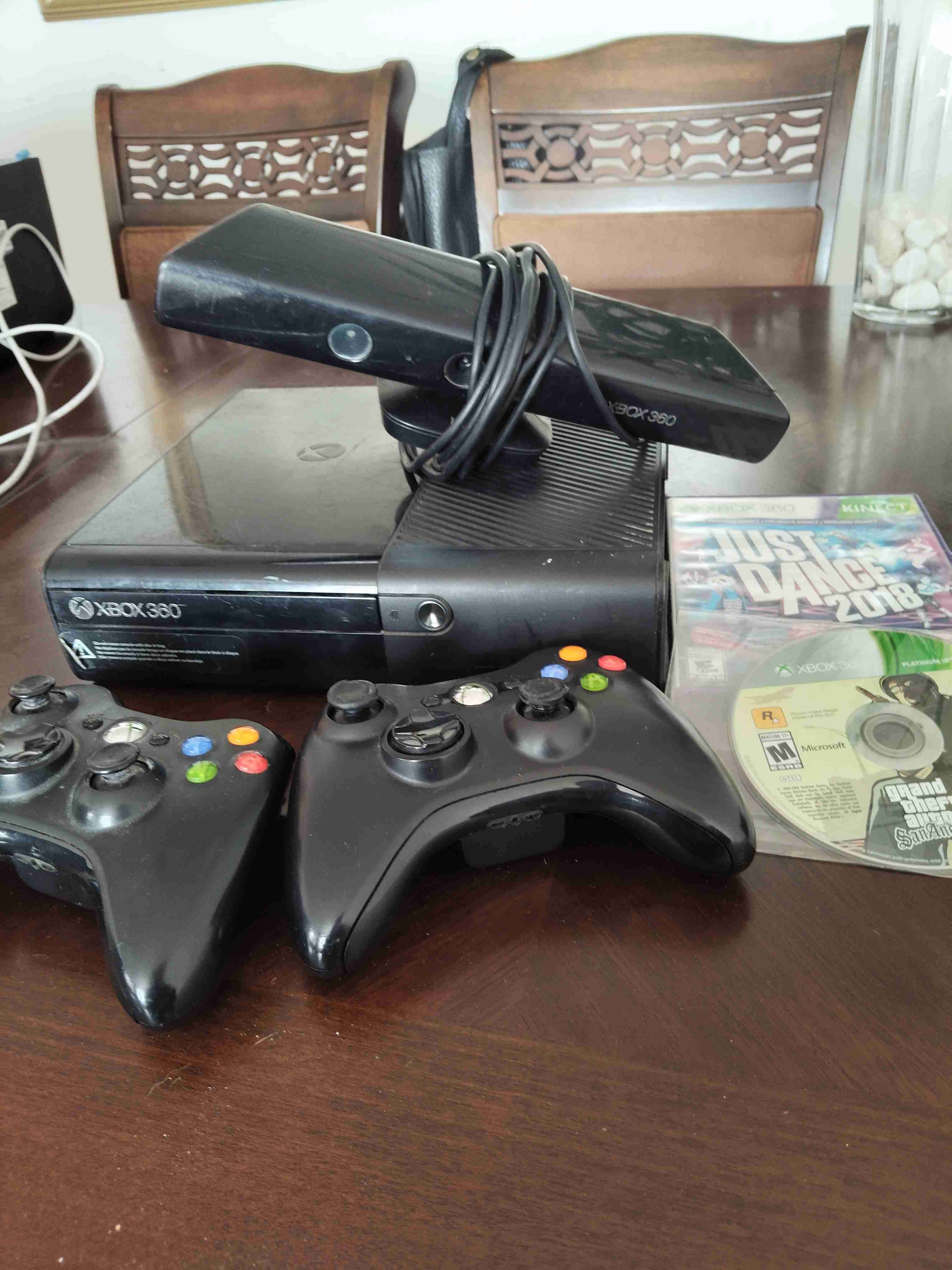 Consola Xbox 360 con juegos y Kinect