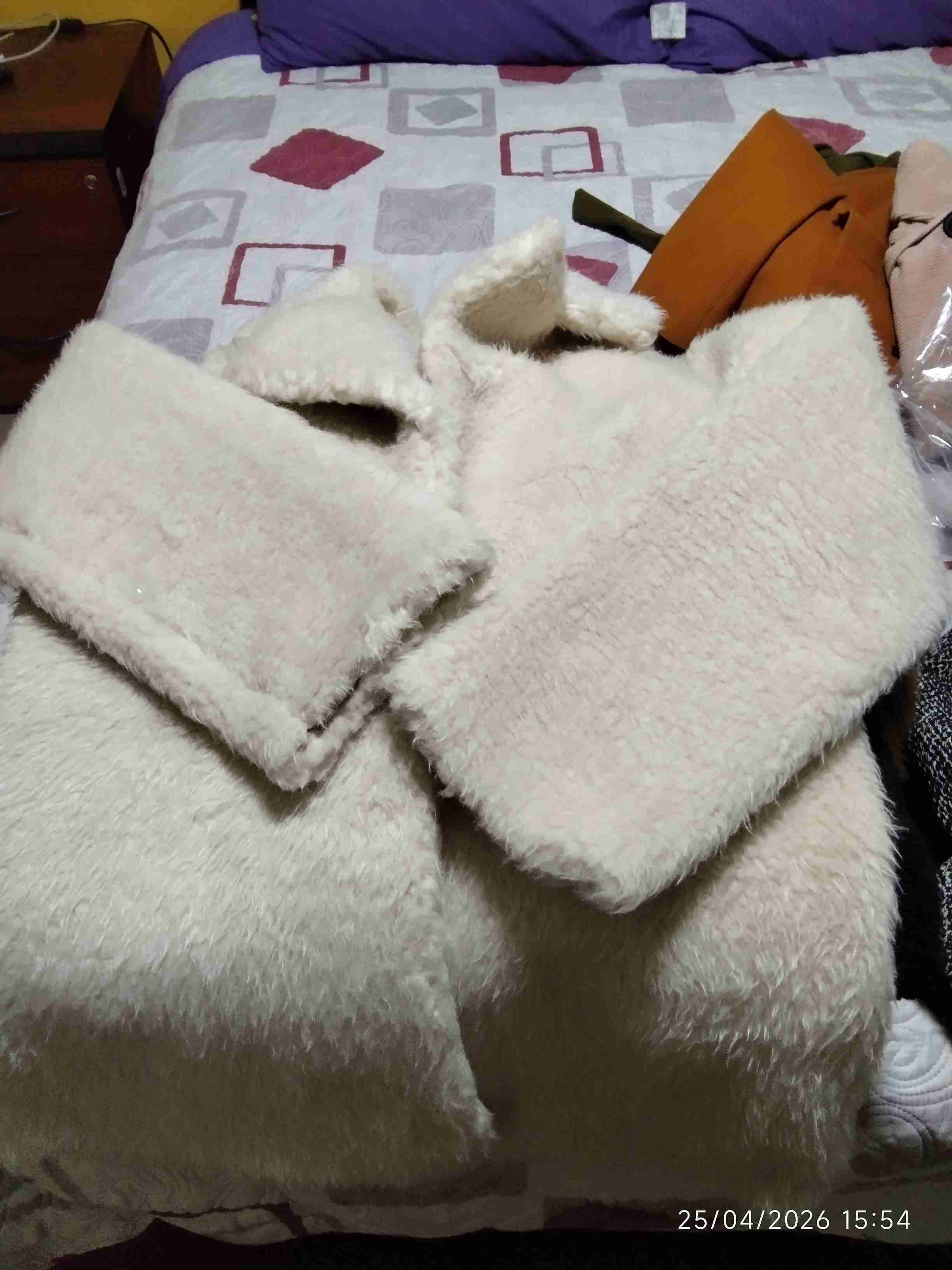 Abrigo de piel sintética beige - miniatura 2