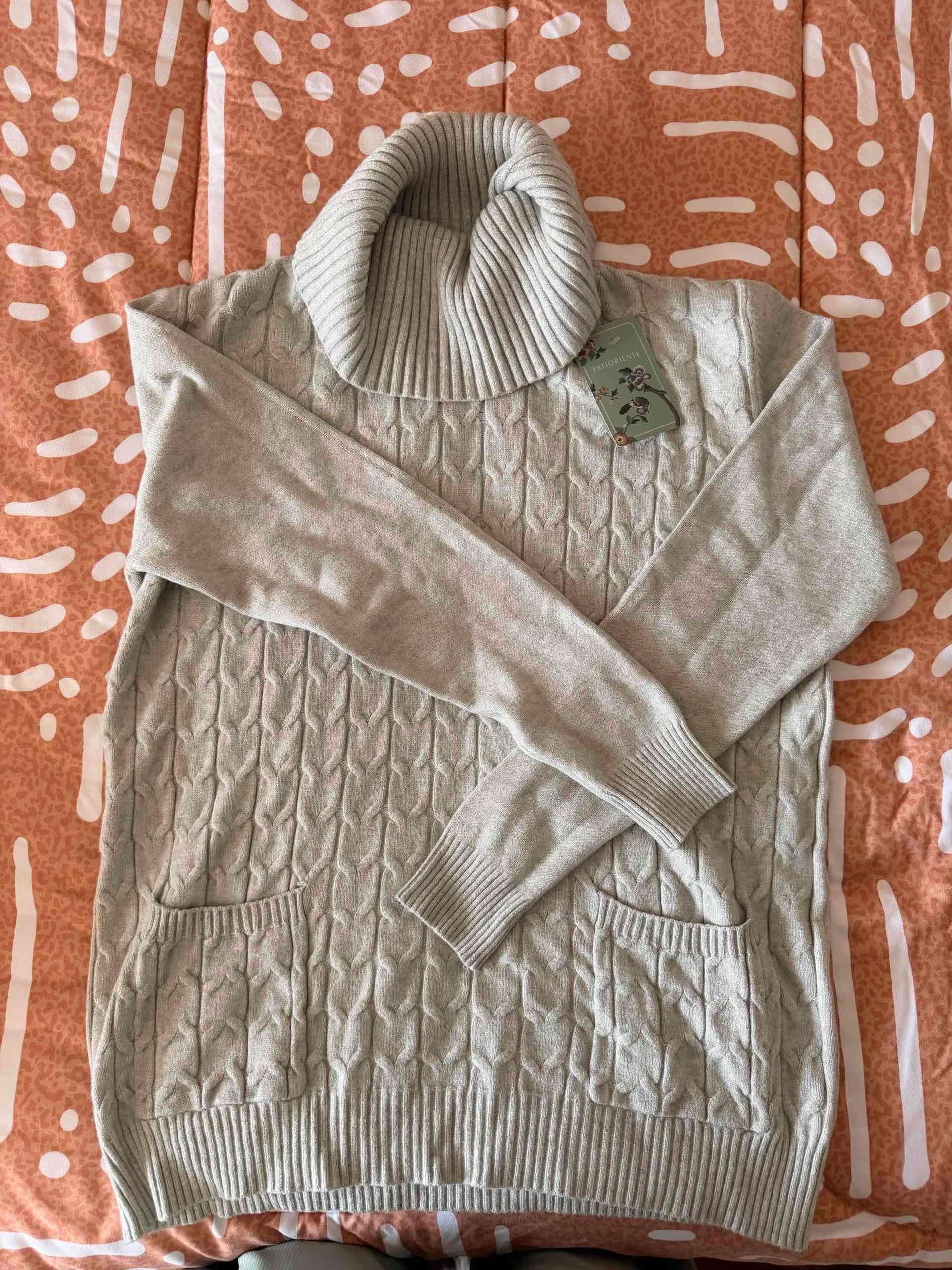 Suéter gris con cuello alto - miniatura 3