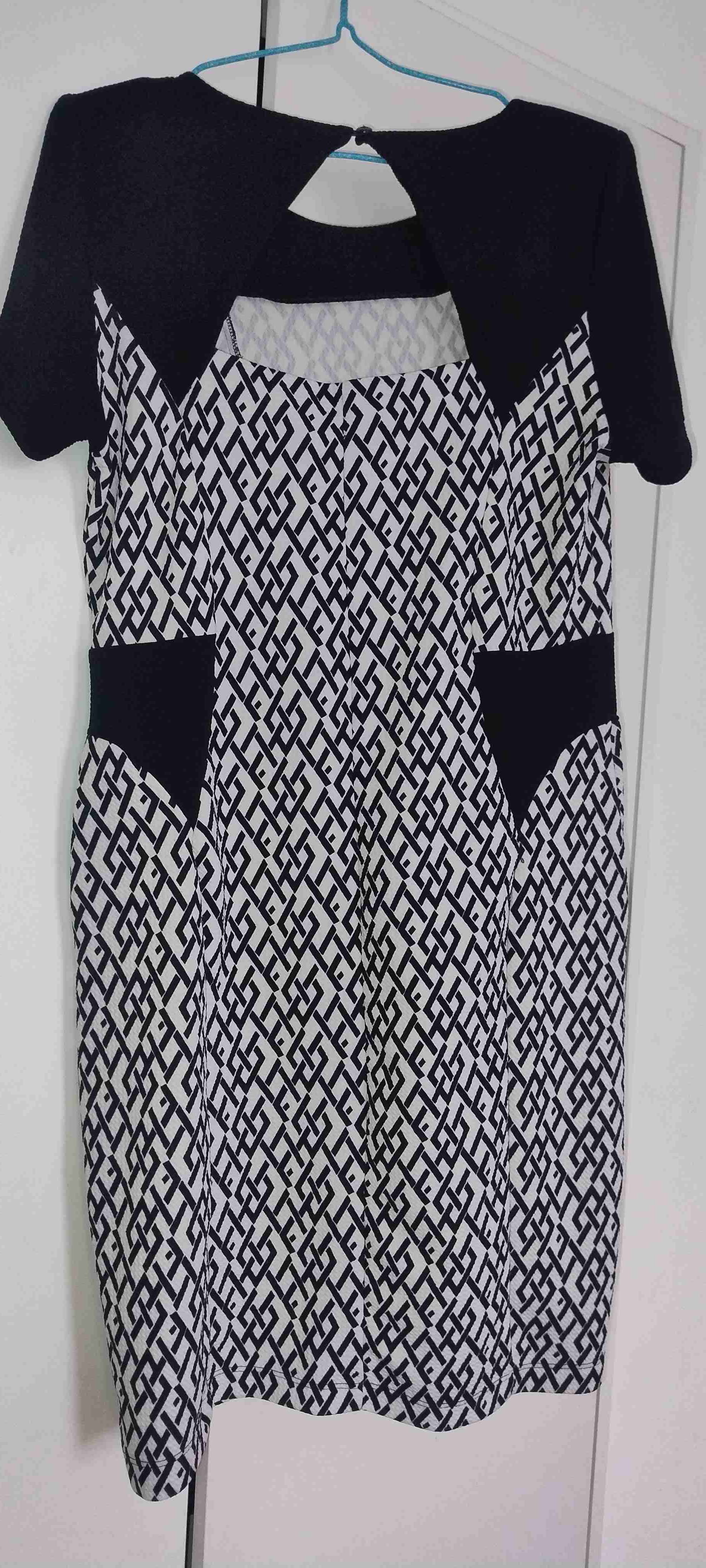 Vestido blanco con diseño negro - miniatura 2