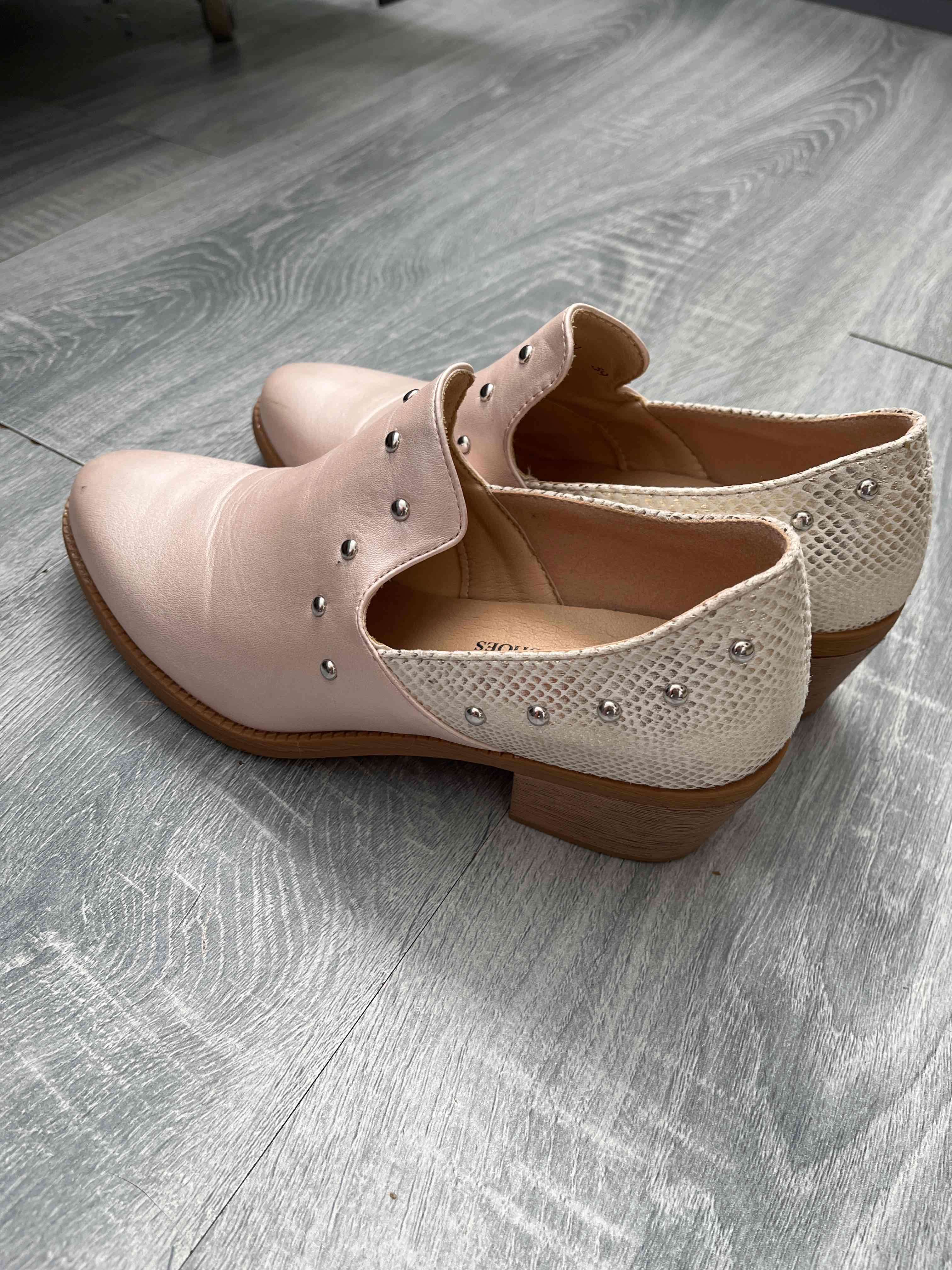 Zapatos rosados con detalles - miniatura 3