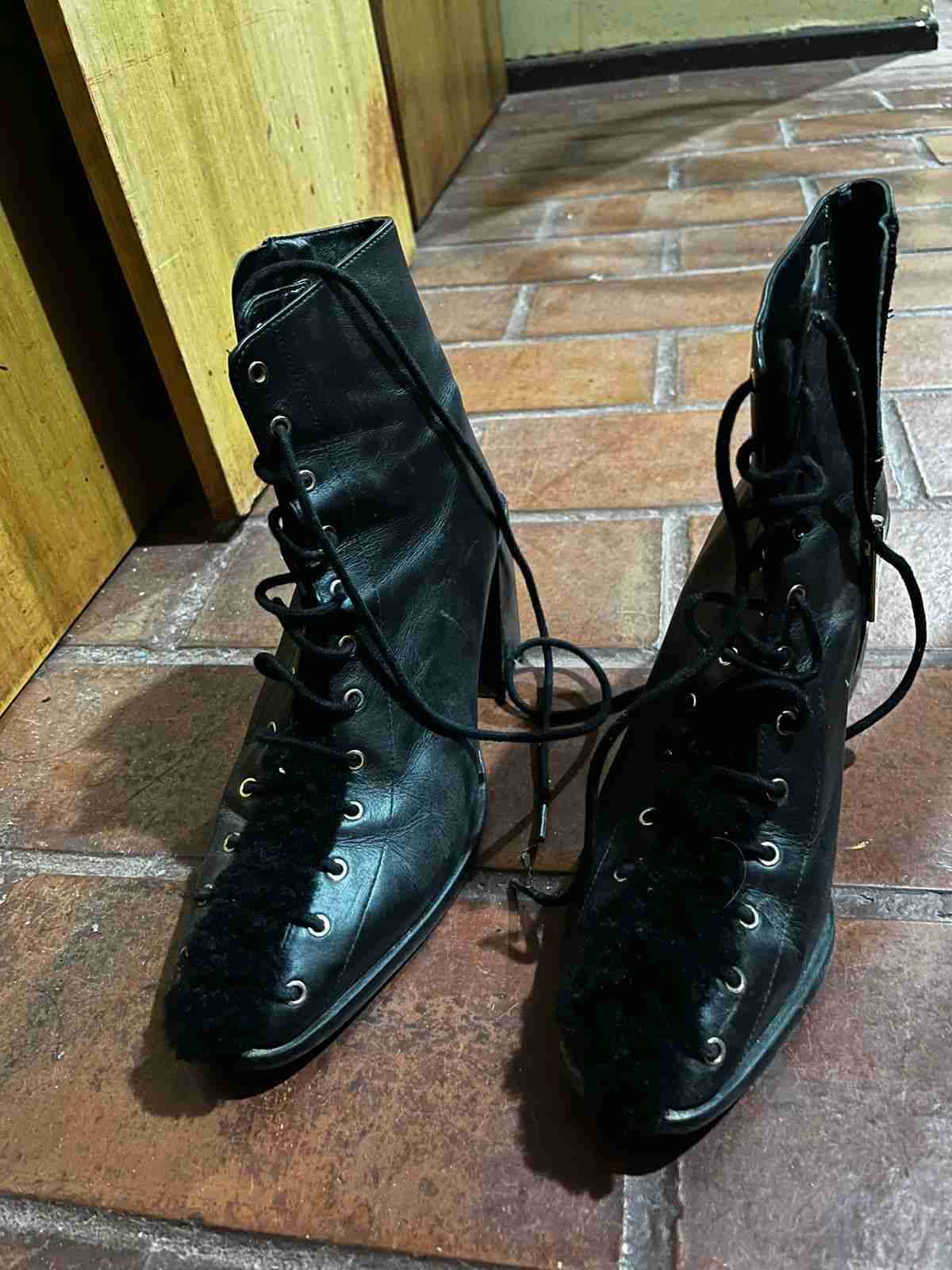 Zapatos blancos de taco medio - miniatura 6