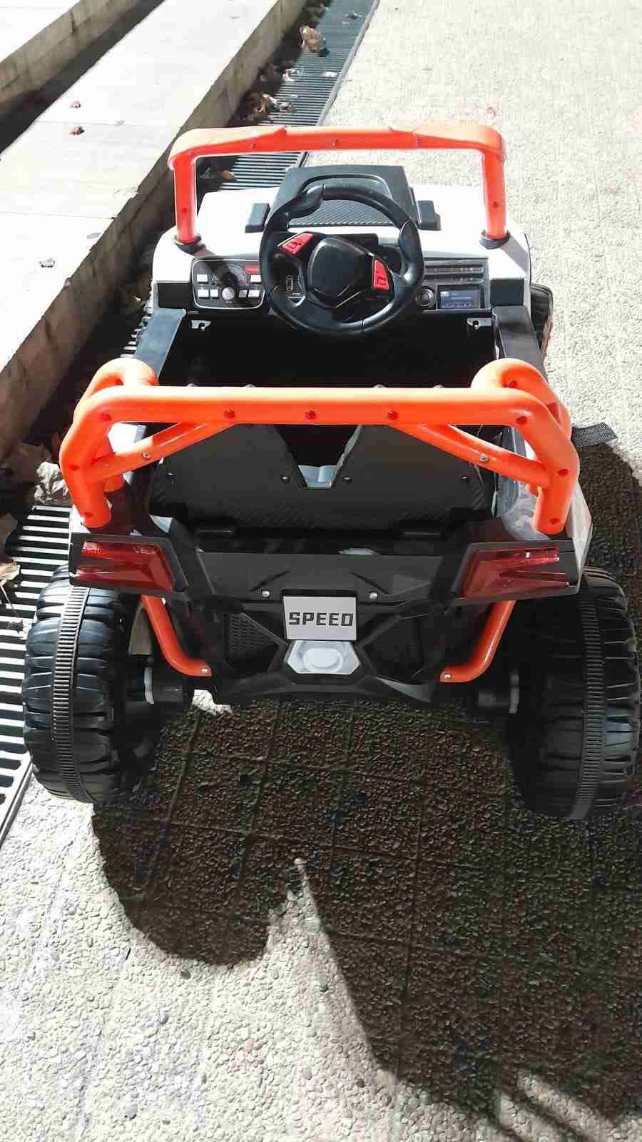 Auto de juguete eléctrico - miniatura 1