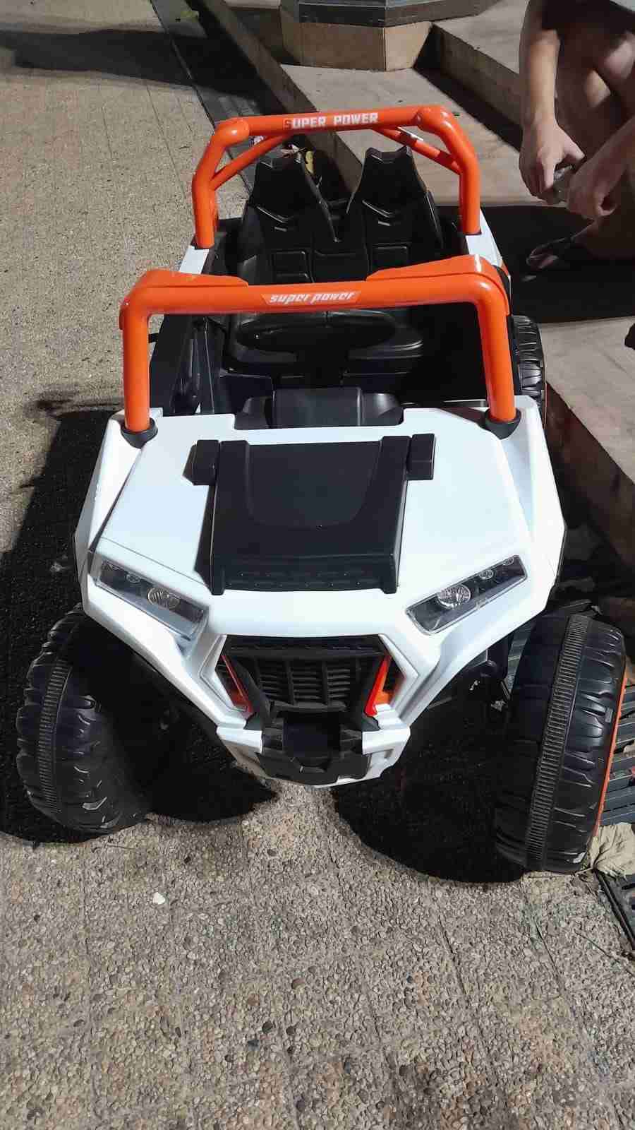 Auto de juguete eléctrico - miniatura 3