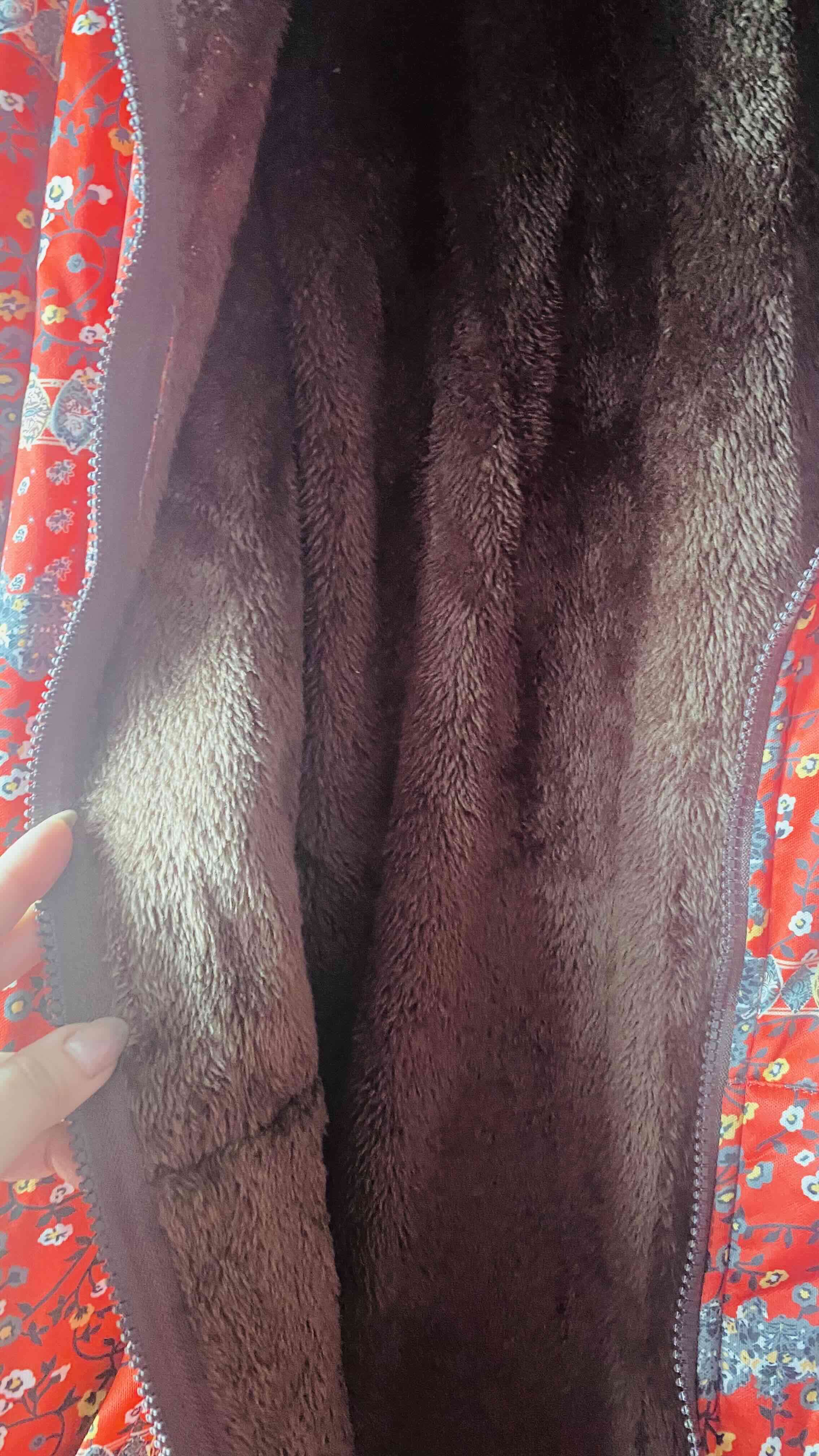 Abrigo acolchado rojo con diseño - miniatura 4