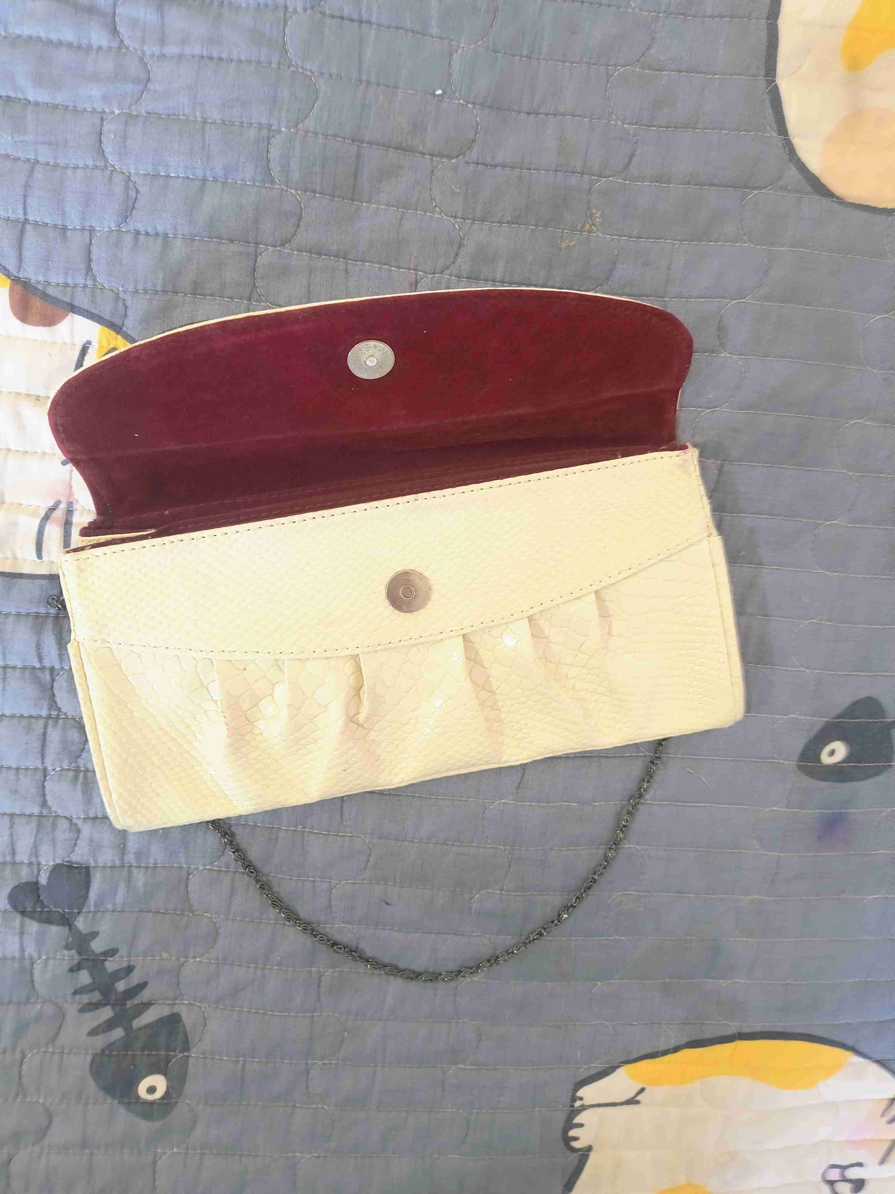 Cartera beige con cadena - miniatura 2