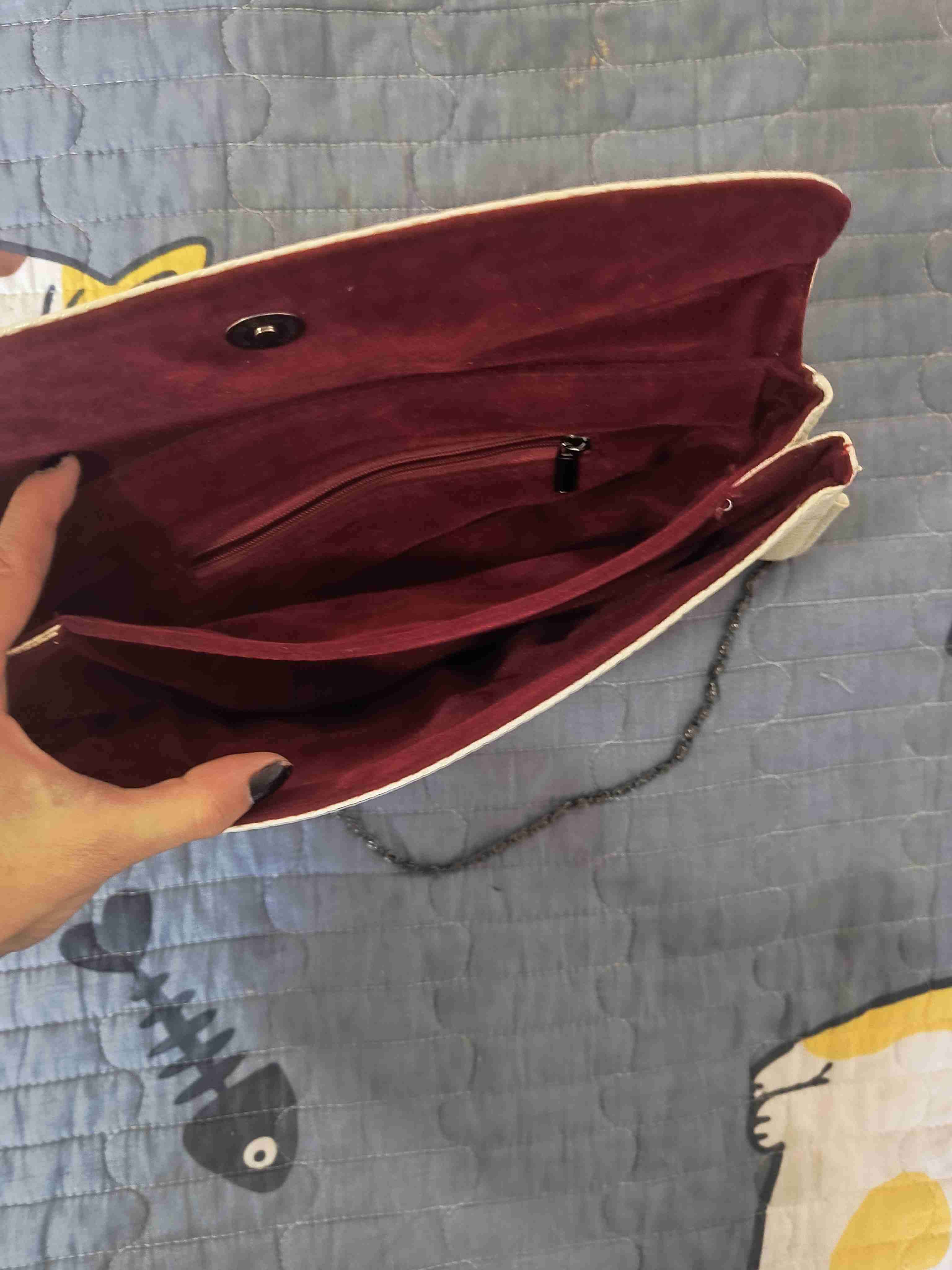 Cartera beige con cadena - miniatura 4